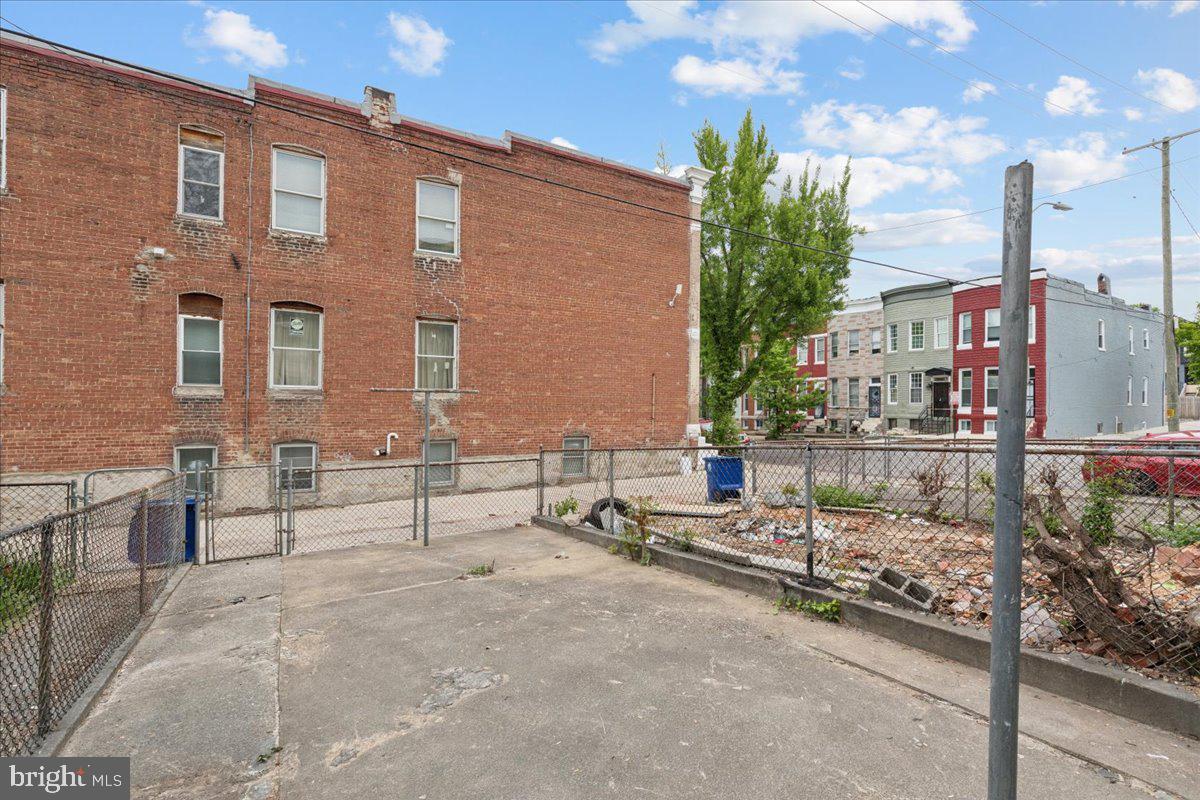 EAST BALTIMORE MIDWAY - Residential