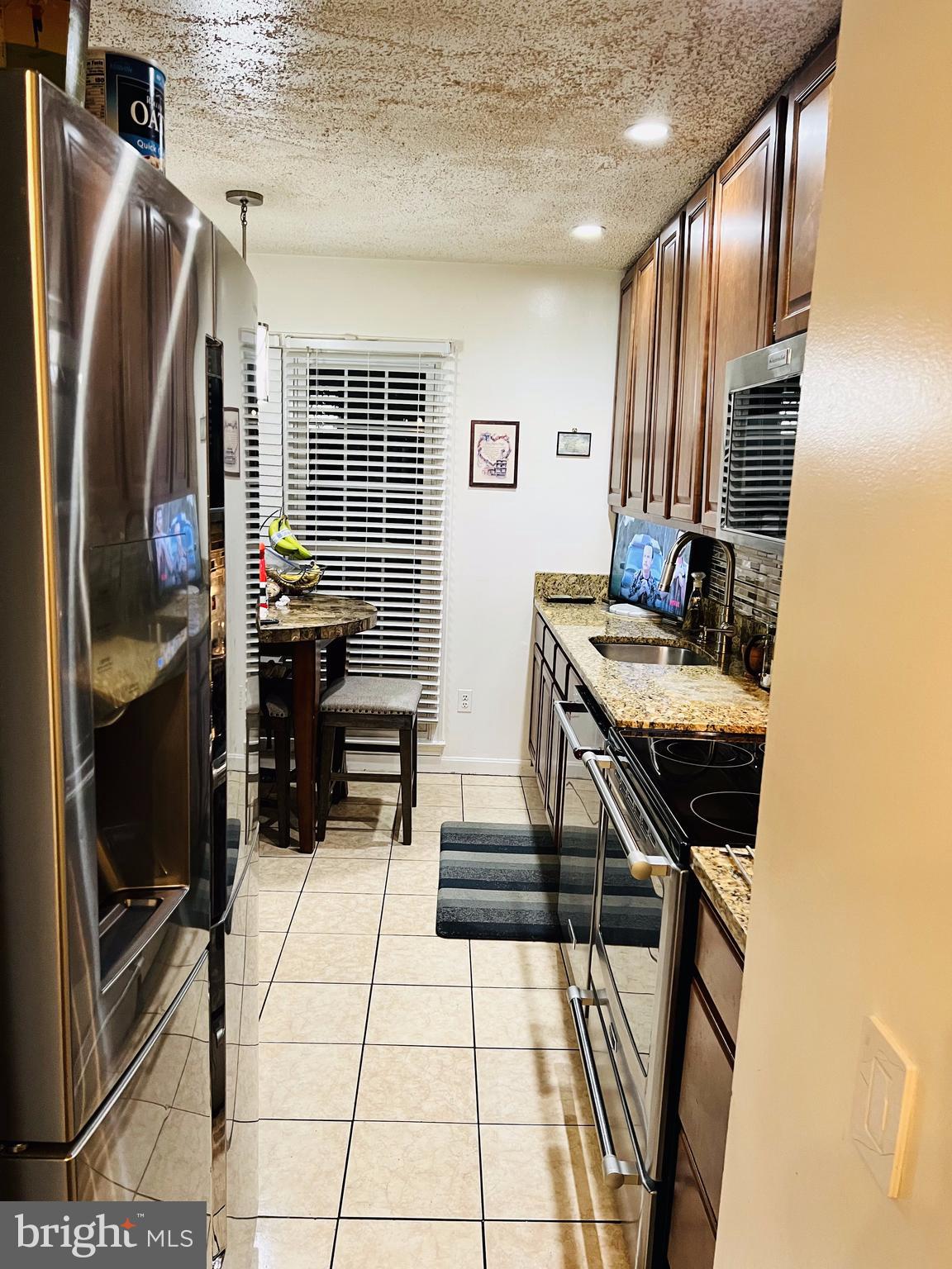 DUMONT OAKS - Residential Lease