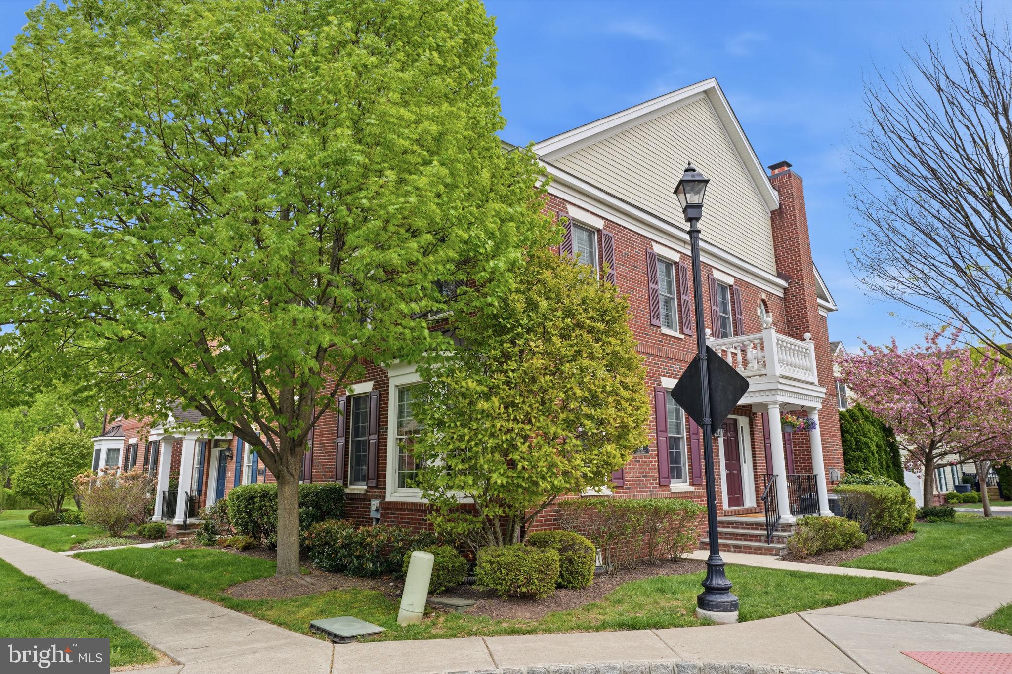 NEWTOWN WALK - Residential