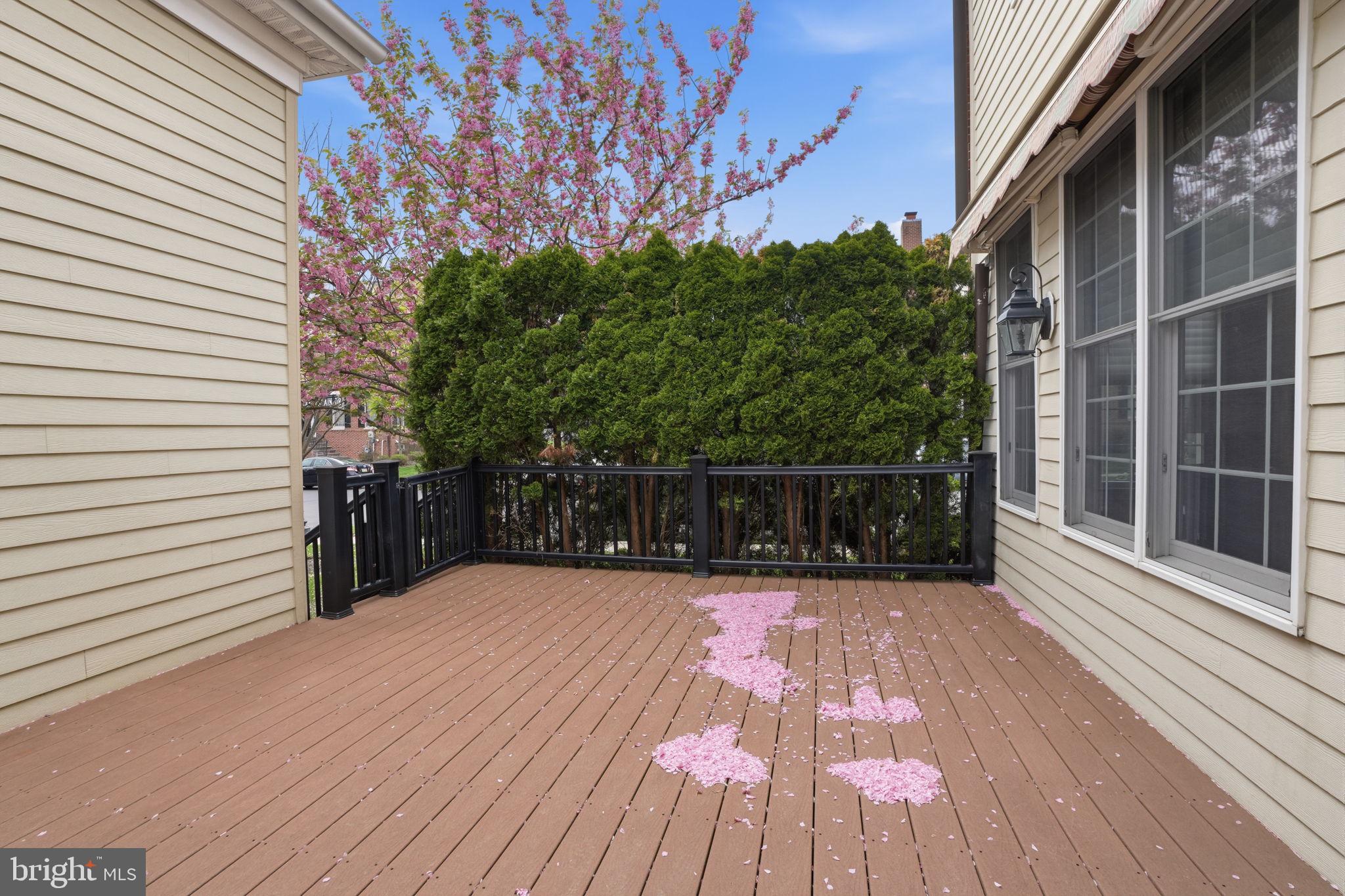 NEWTOWN WALK - Residential