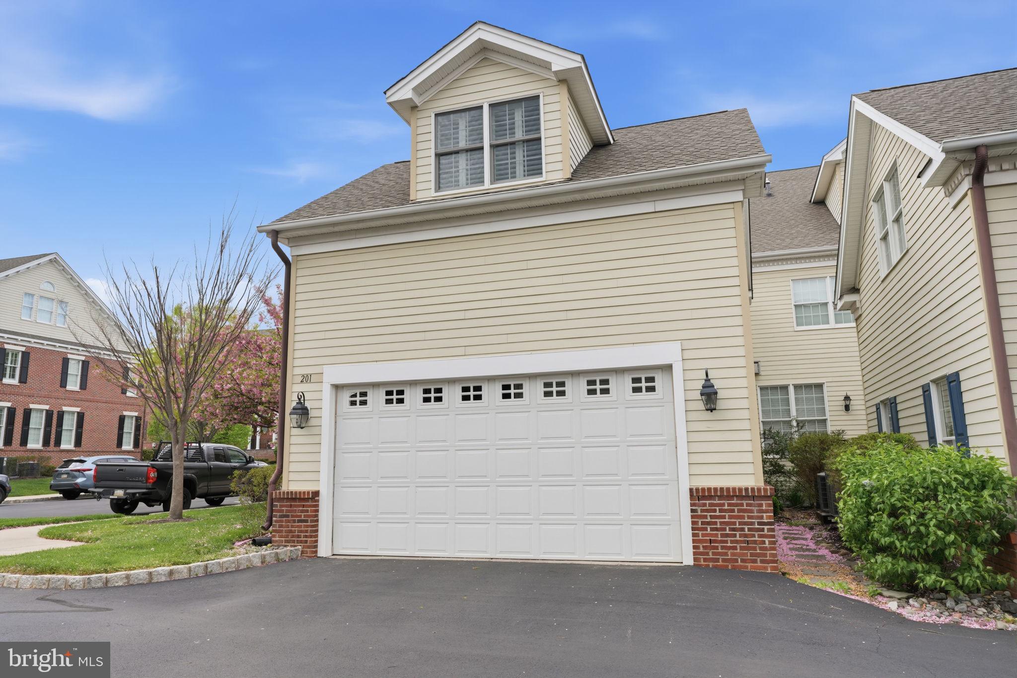 NEWTOWN WALK - Residential