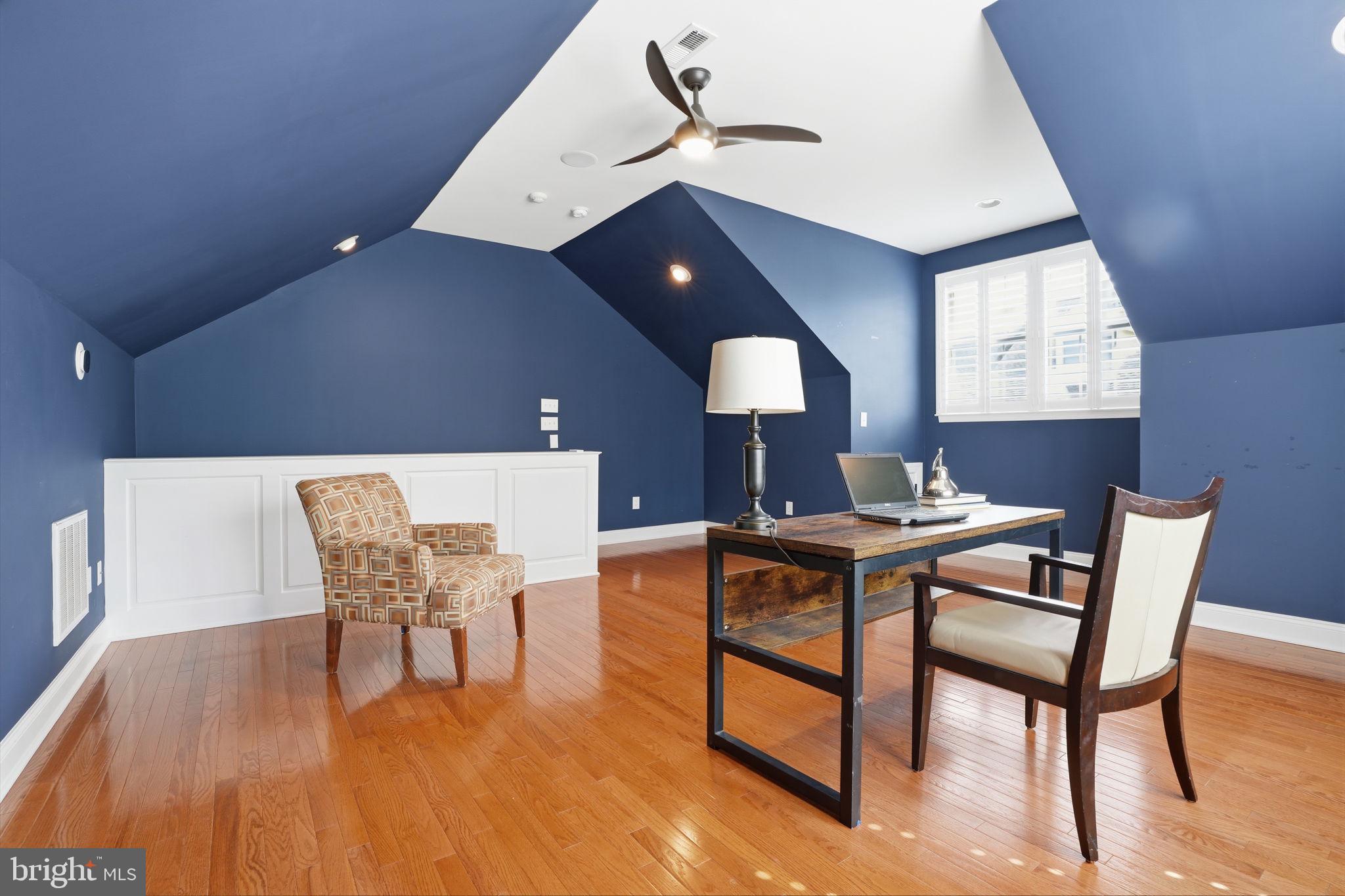 NEWTOWN WALK - Residential