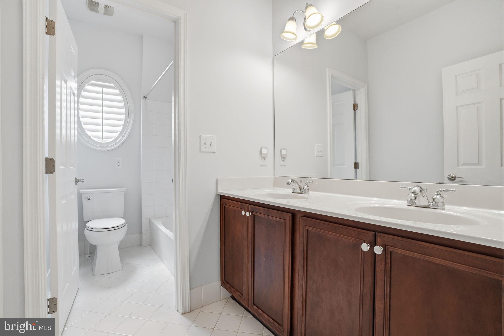 NEWTOWN WALK - Residential