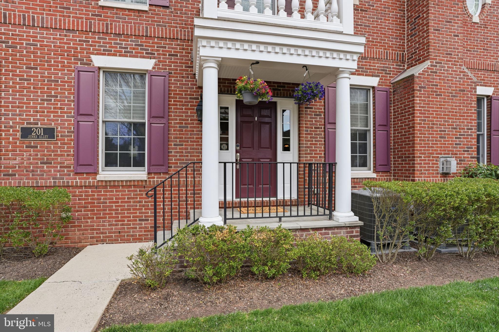 NEWTOWN WALK - Residential