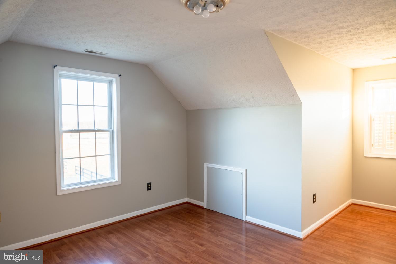 NEIGHBORHOOD - Residential Lease