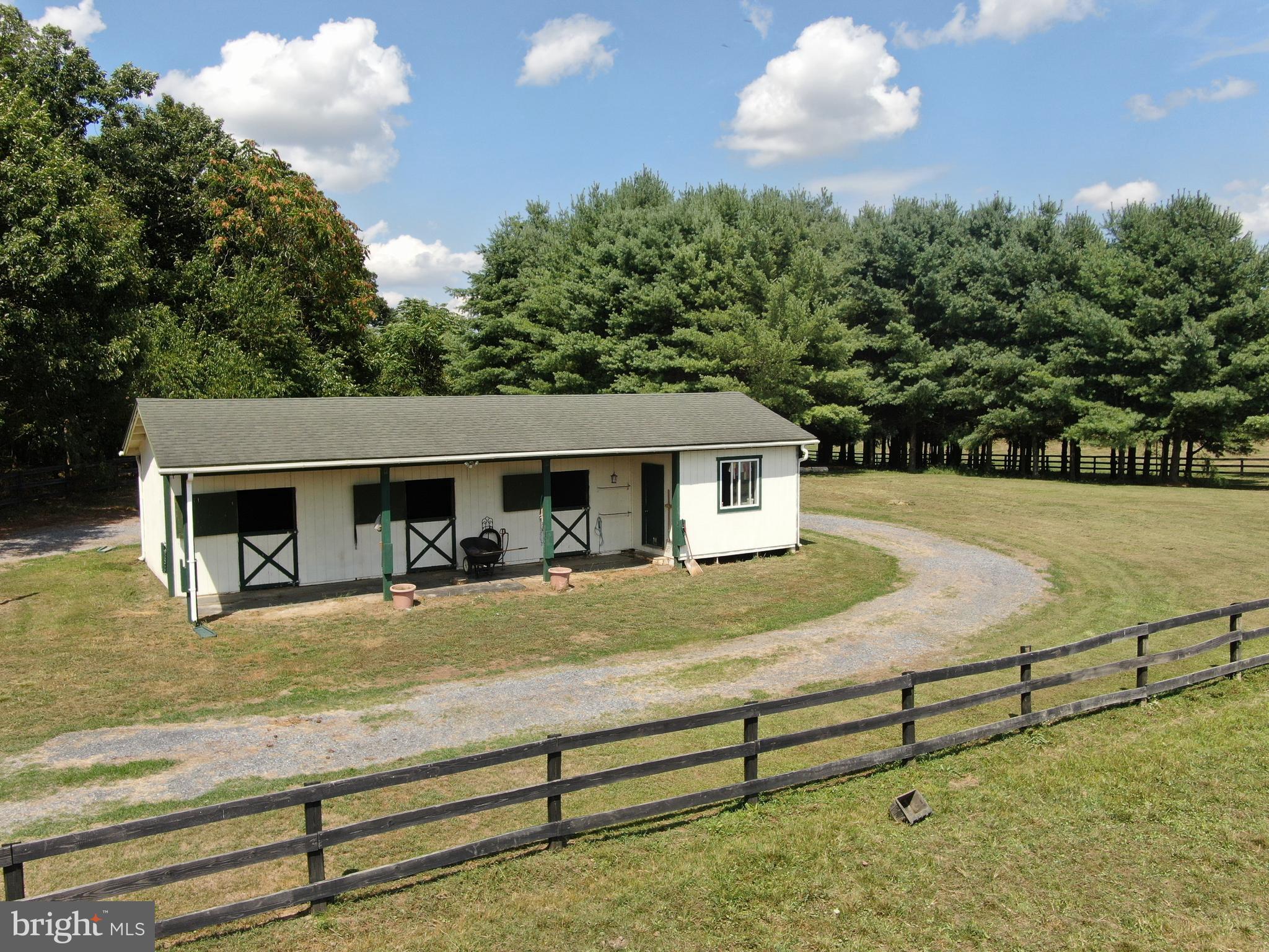 NEIGHBORHOOD - Residential Lease