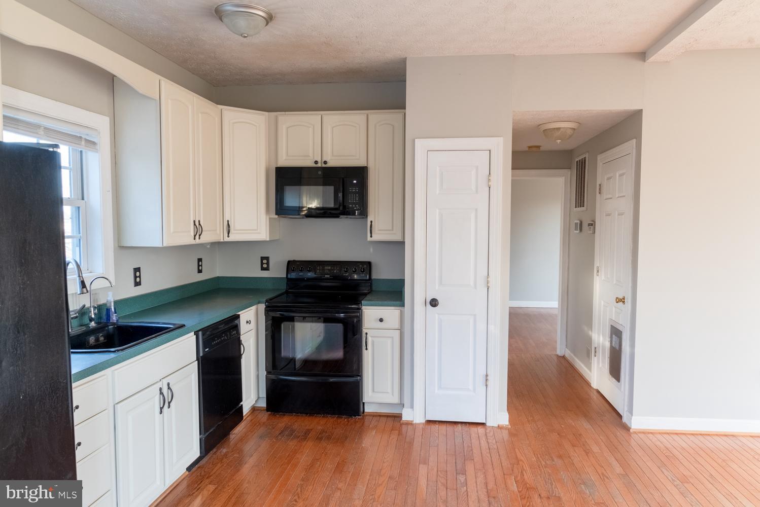 NEIGHBORHOOD - Residential Lease