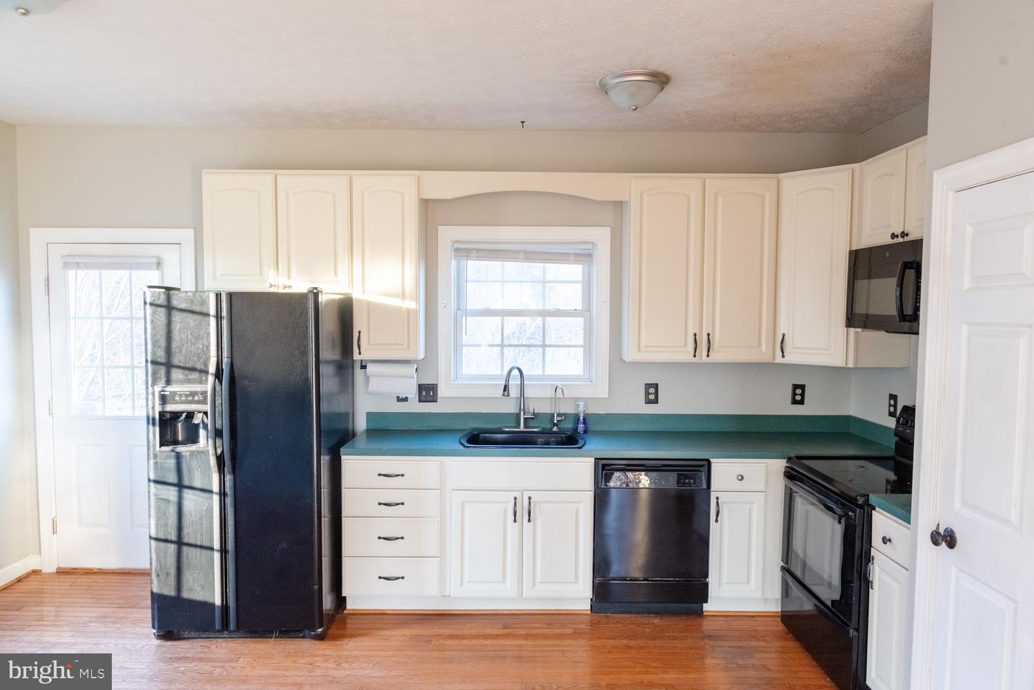 NEIGHBORHOOD - Residential Lease