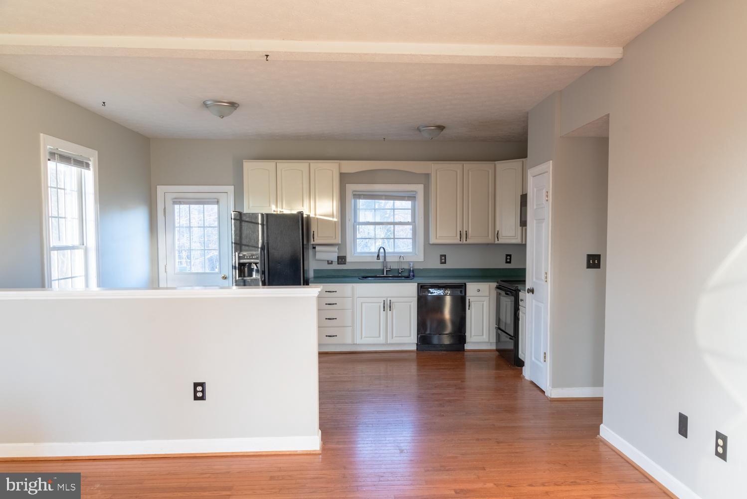 NEIGHBORHOOD - Residential Lease