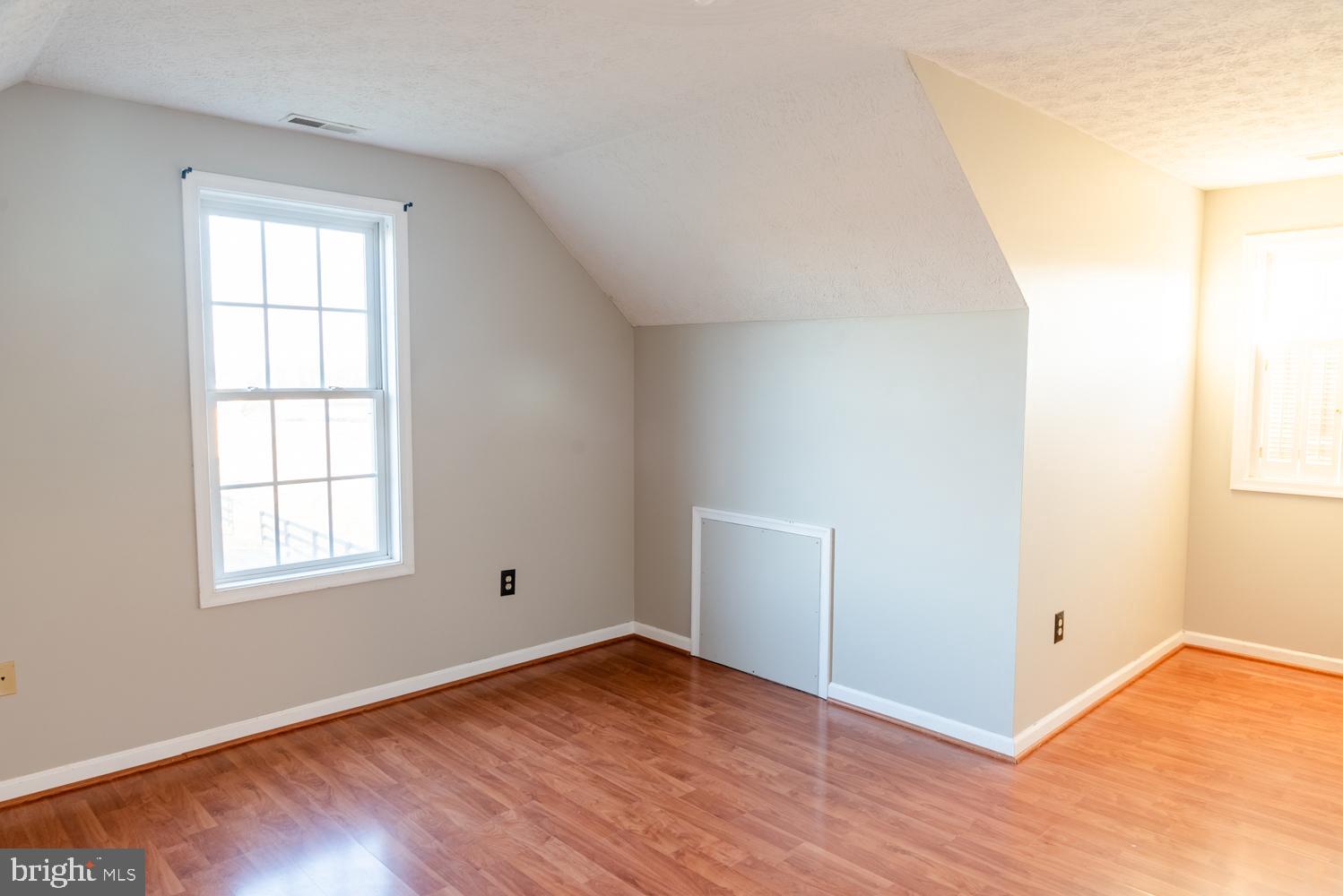 NEIGHBORHOOD - Residential Lease