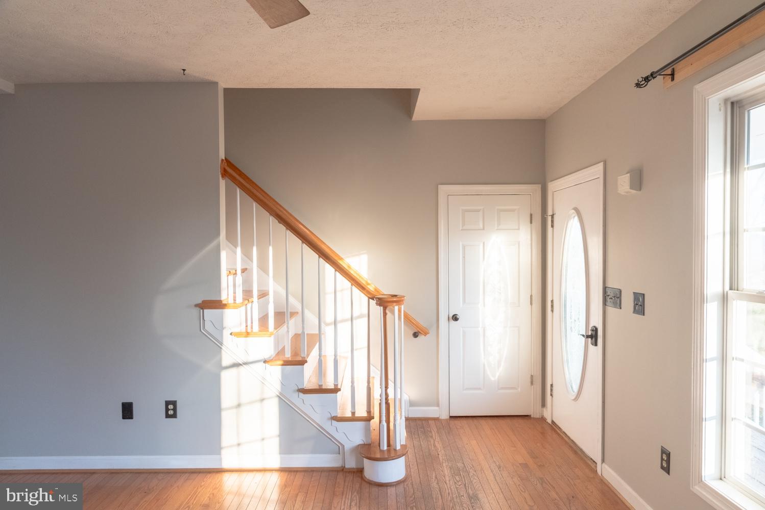 NEIGHBORHOOD - Residential Lease