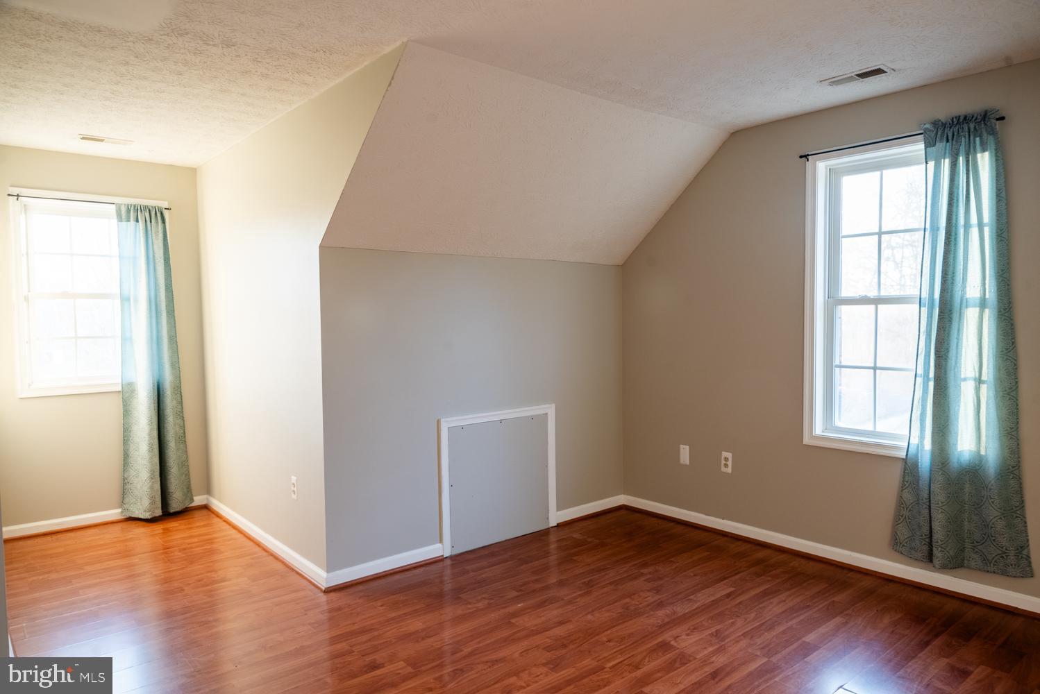 NEIGHBORHOOD - Residential Lease