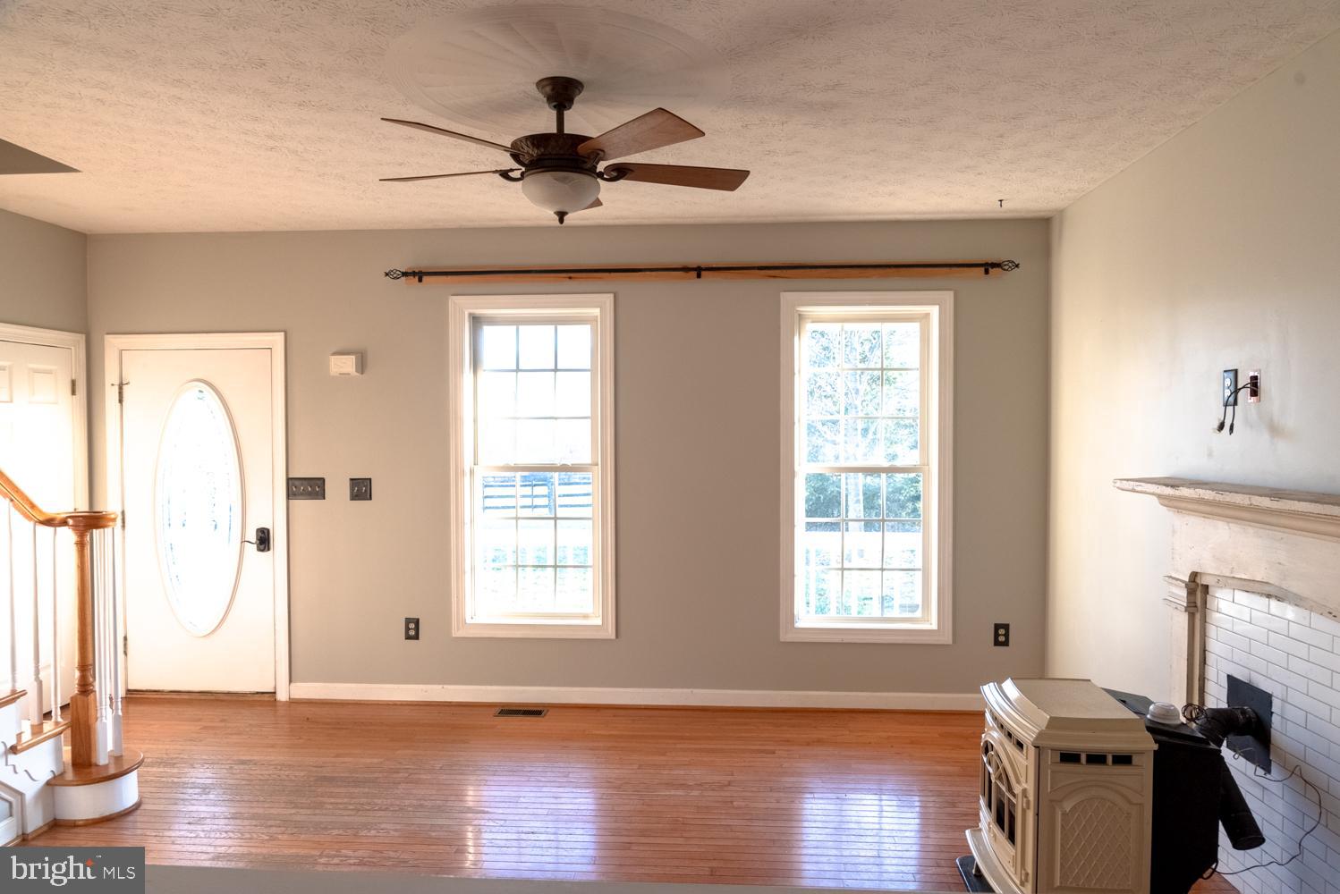 NEIGHBORHOOD - Residential Lease