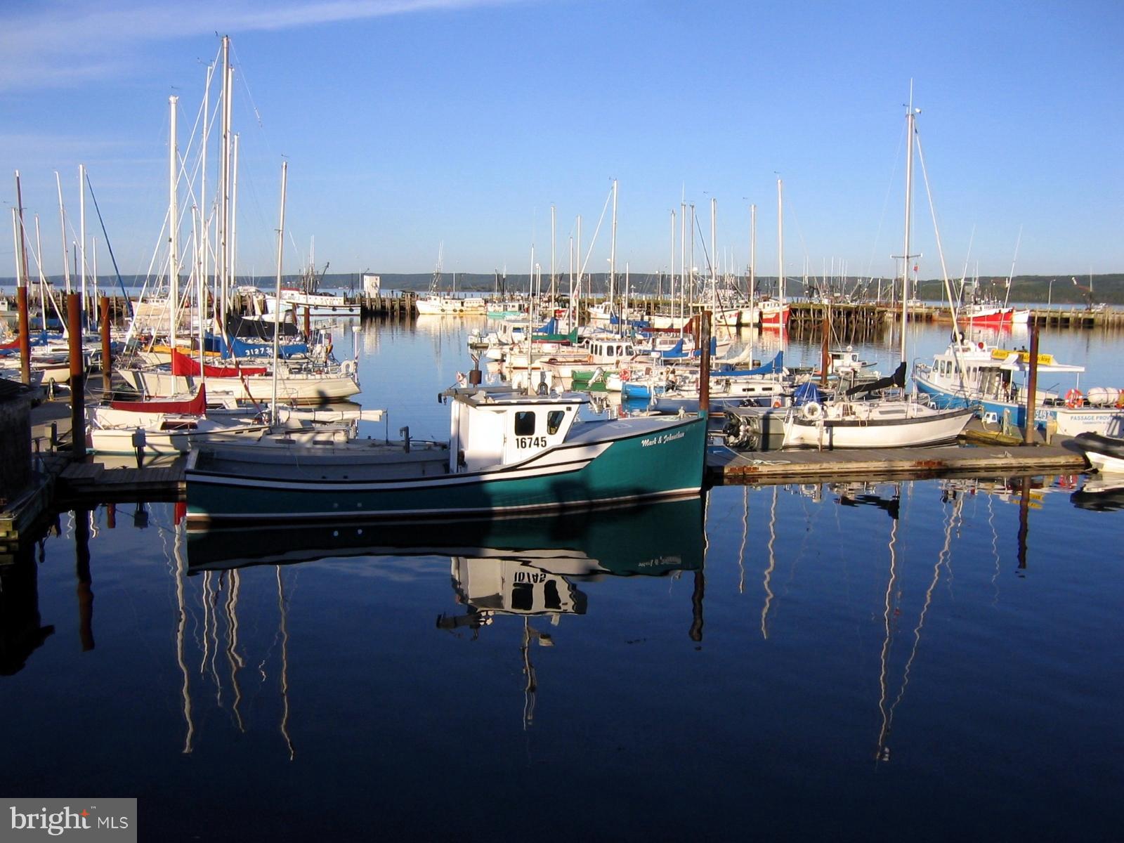 CREEKSIDE VILLAGE - Residential