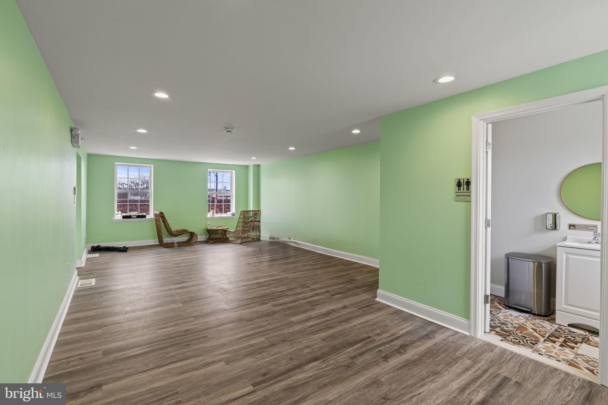 PASSYUNK SQUARE - Commercial Sale