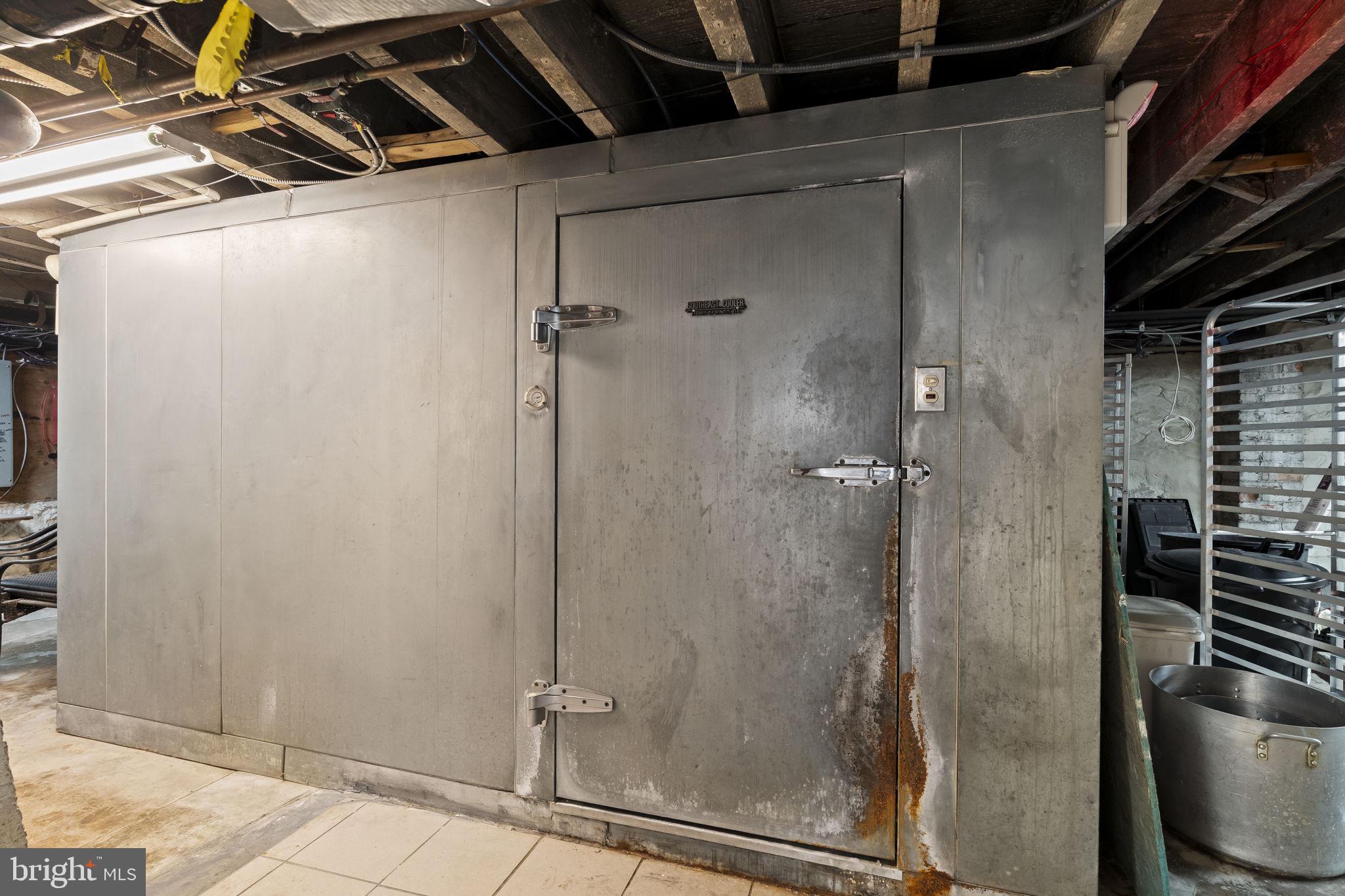 PASSYUNK SQUARE - Commercial Sale