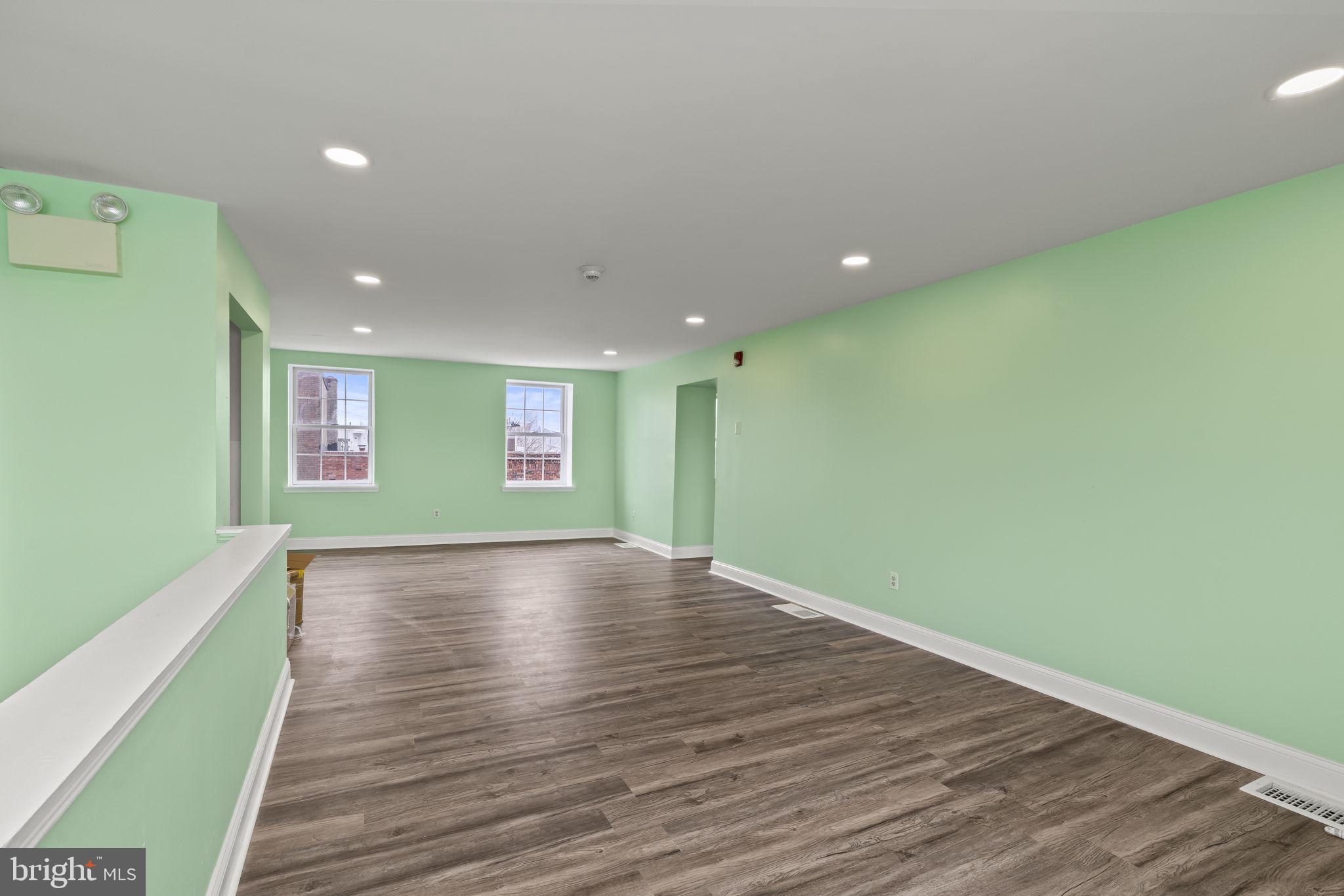 PASSYUNK SQUARE - Commercial Sale