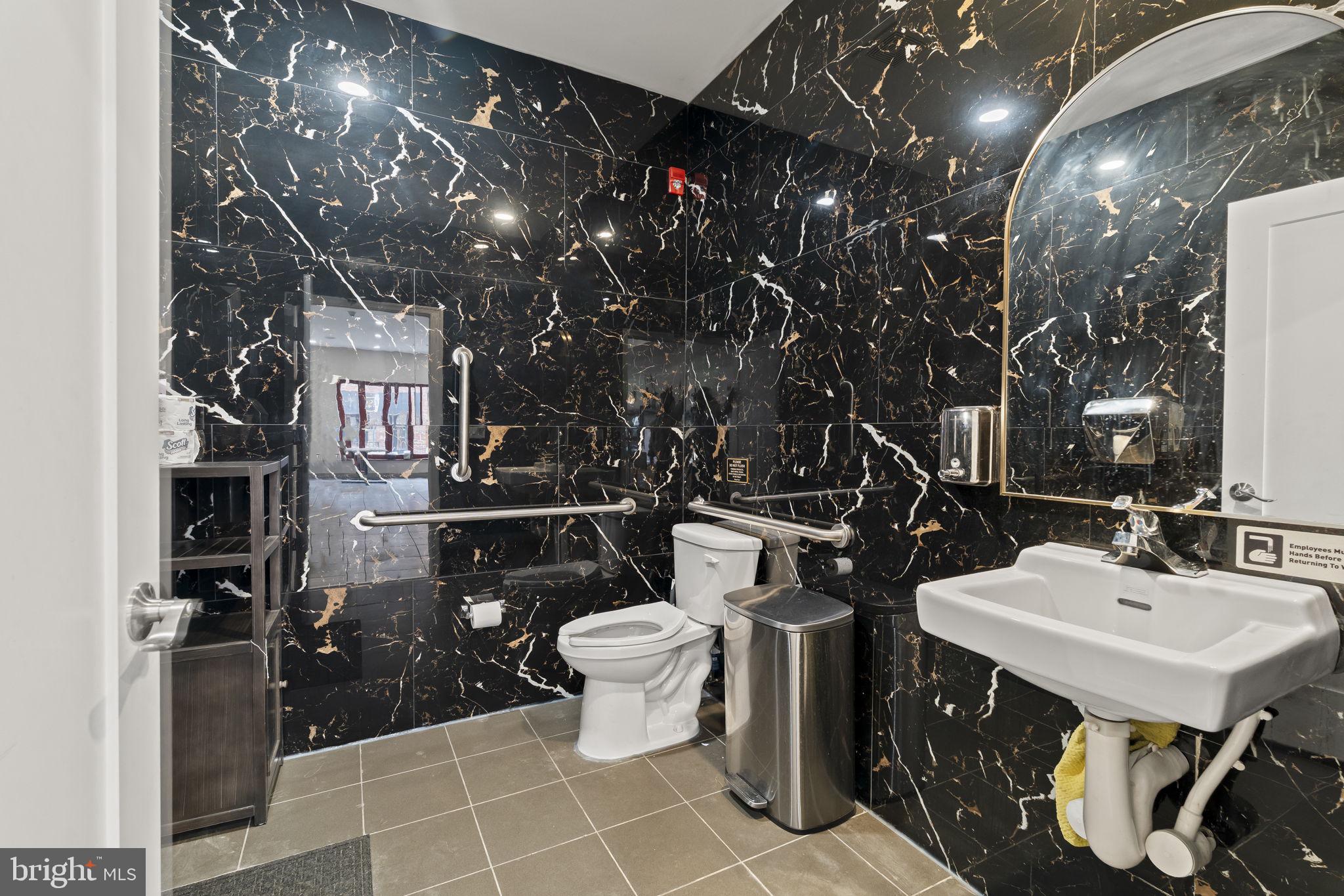 PASSYUNK SQUARE - Commercial Sale