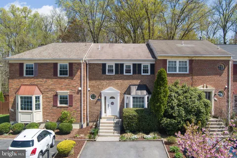 7127 Lake Cove Drive, Alexandria, VA MLS: VAFX2233038