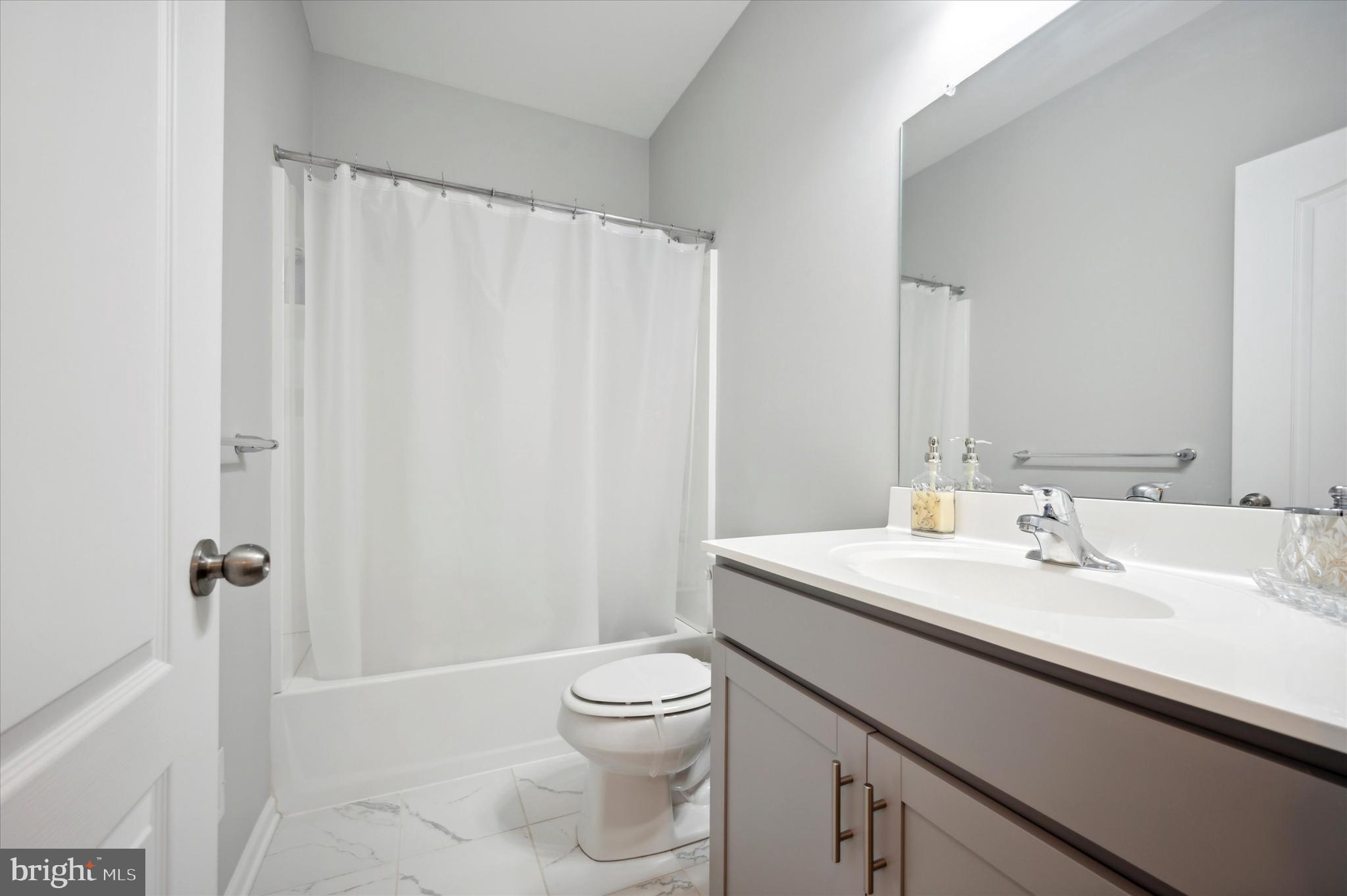 HIGH GROVE - Residential Lease