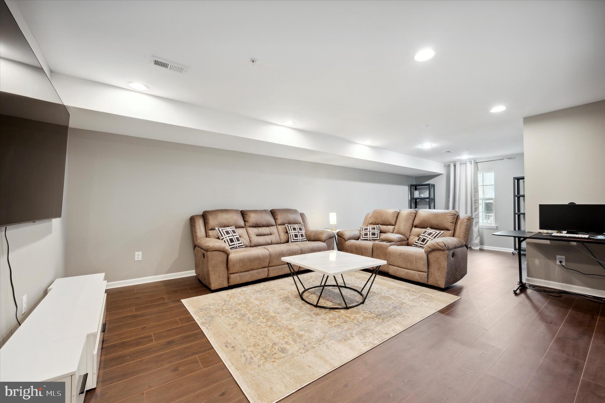 HIGH GROVE - Residential Lease