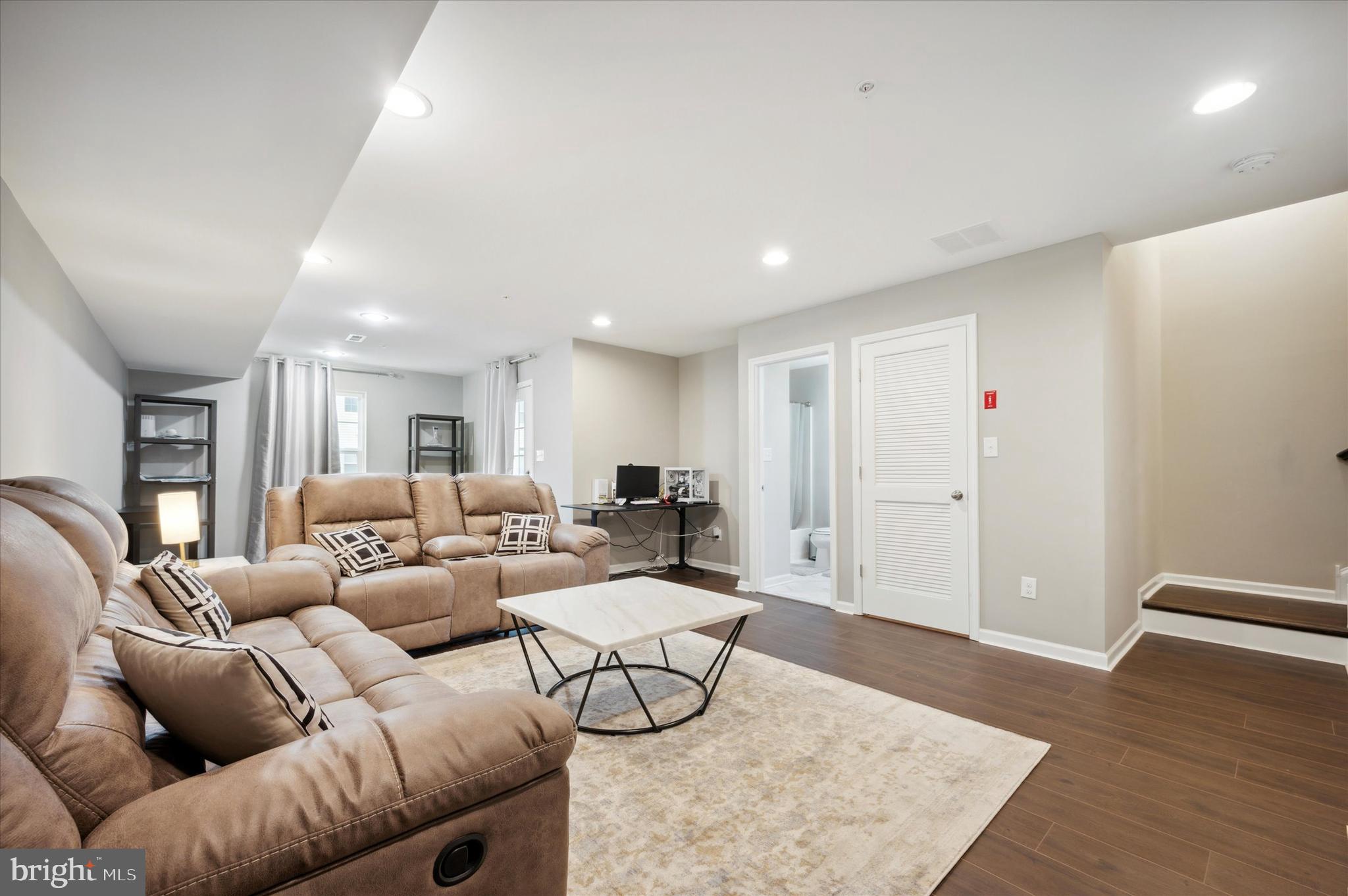 HIGH GROVE - Residential Lease
