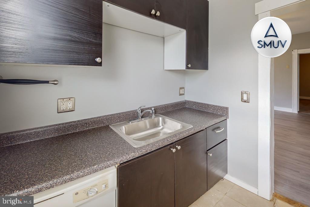 CHARLES VILLAGE - Residential Lease