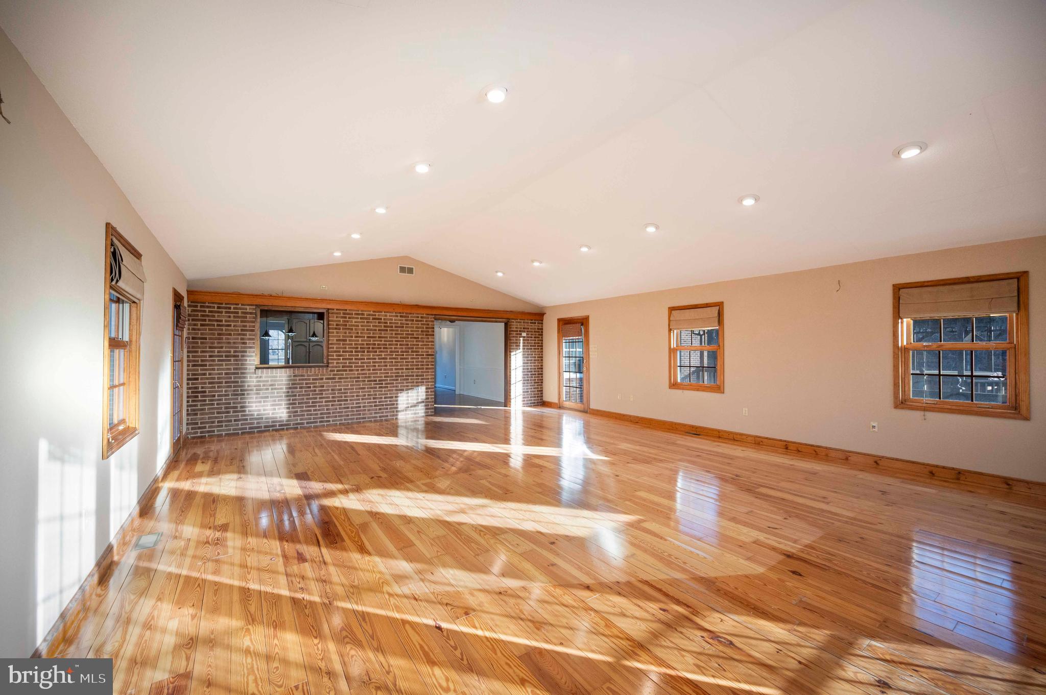 SKYLINE FOREST - Residential