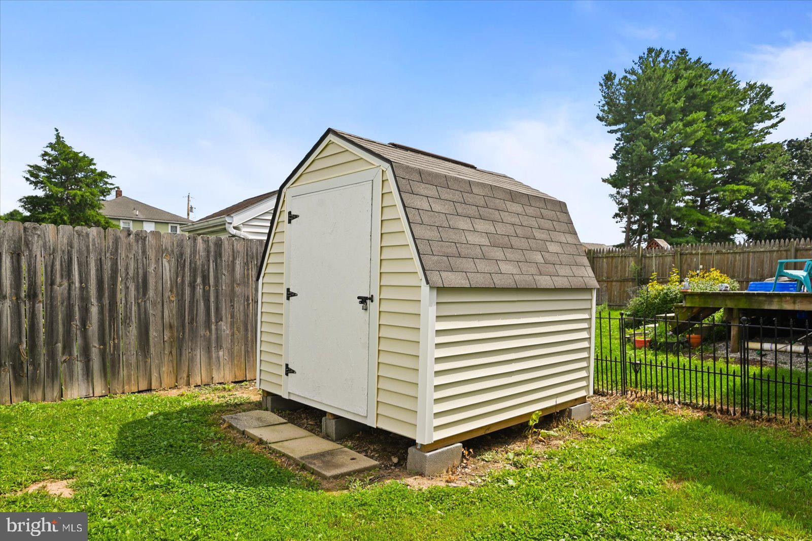 423 MANOR STREET