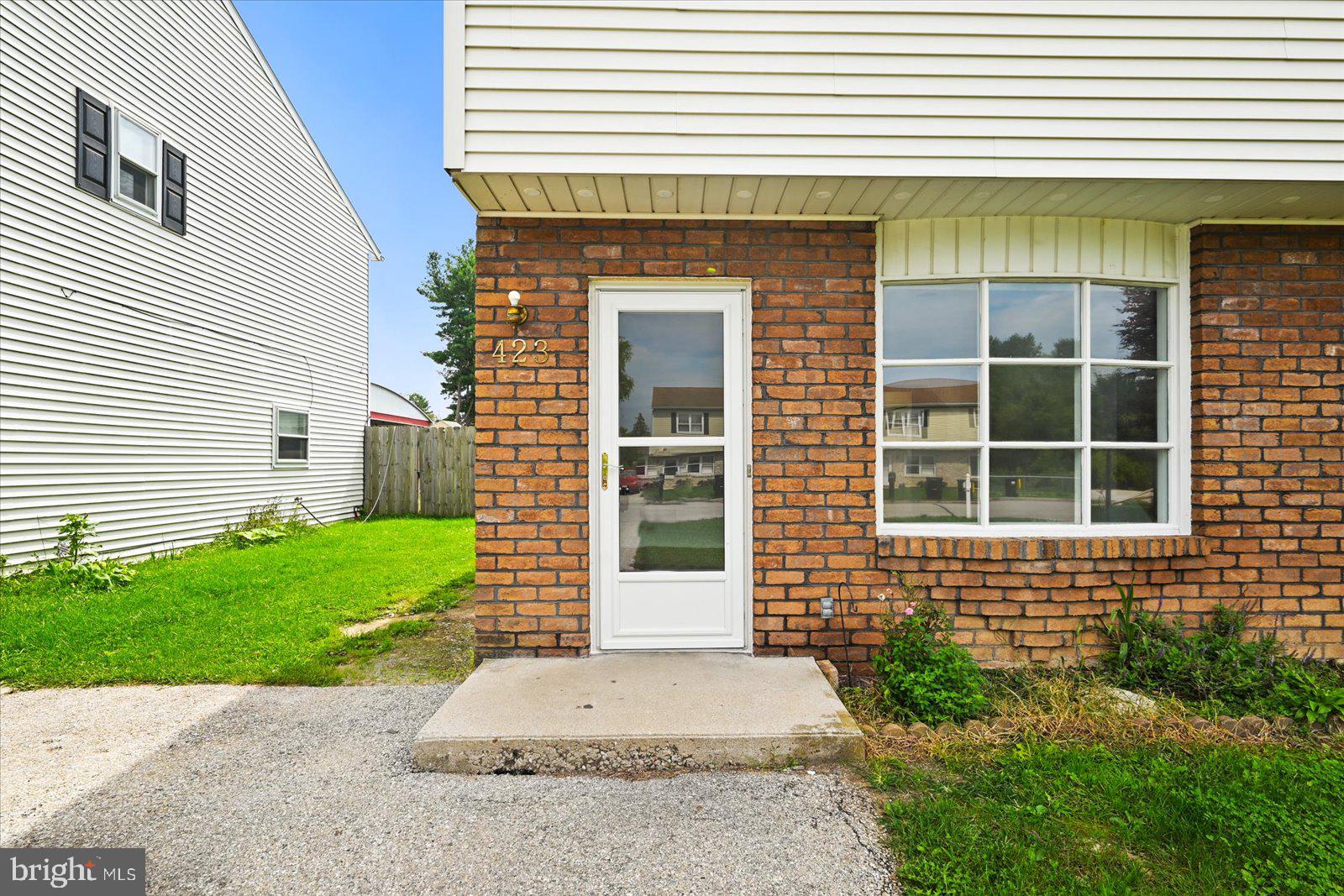 423 MANOR STREET