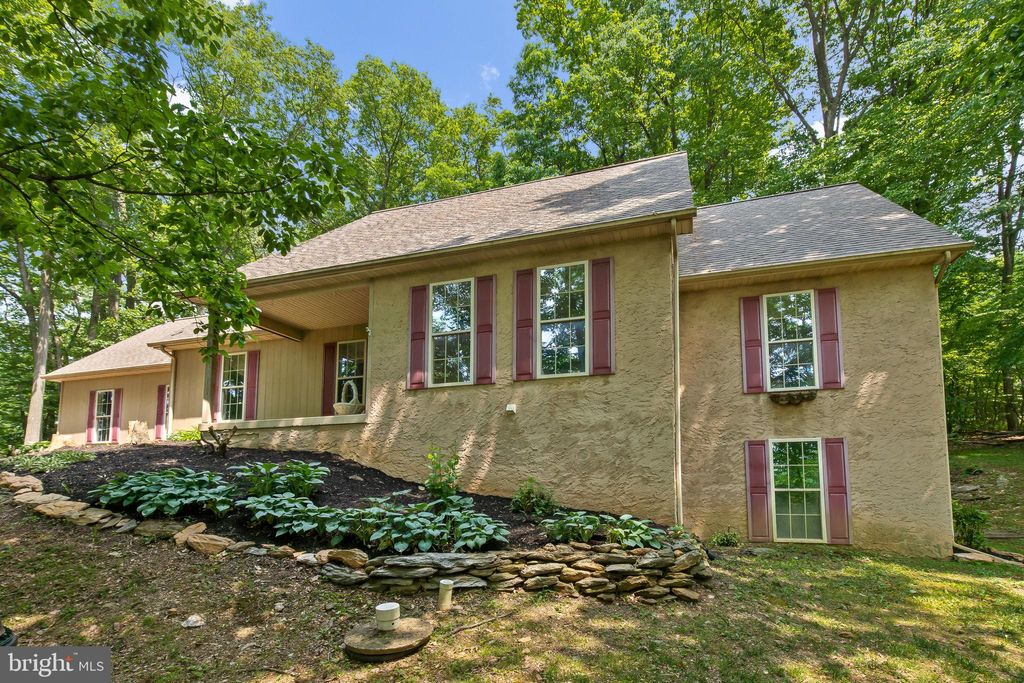 Photo of 28 MCKELVEY LN, HOLTWOOD, PA 17532 (MLS # PALA2031464)