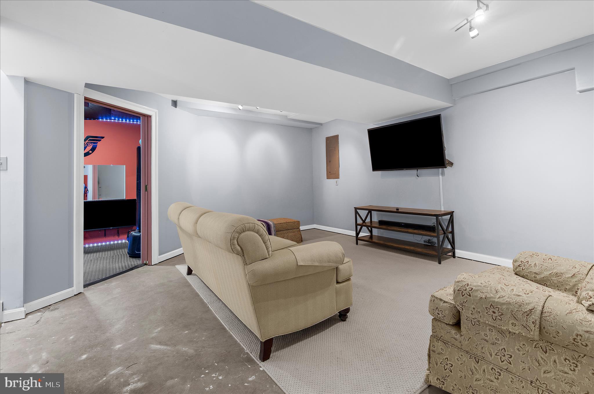 CLIFFORD ESTATES - Residential