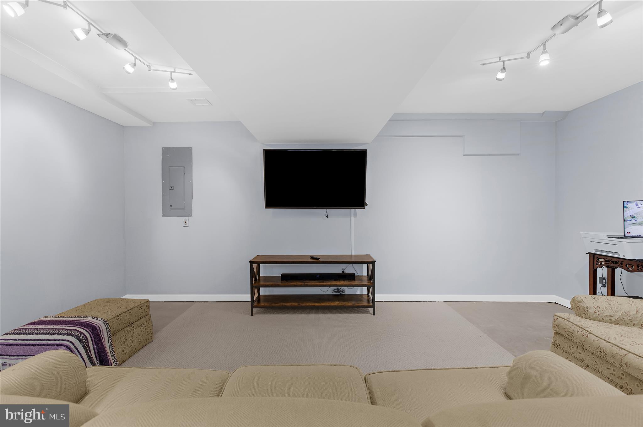 CLIFFORD ESTATES - Residential