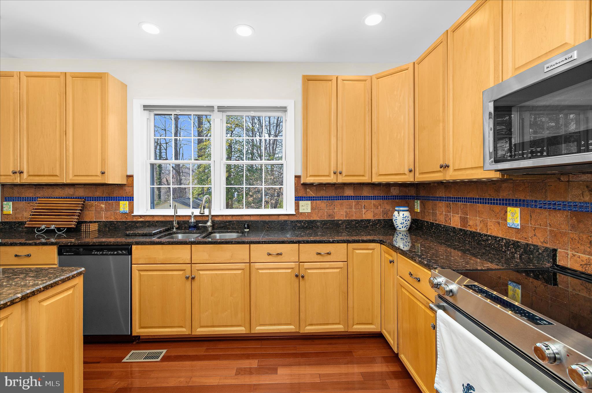 CLIFFORD ESTATES - Residential