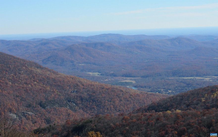 Fabulous 2 bedroom hard to find end unit in Overlook. Being sold mostly furnished.