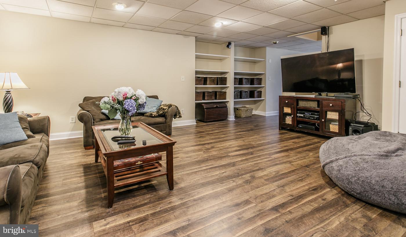 LONGWOOD MEADOWS - Residential