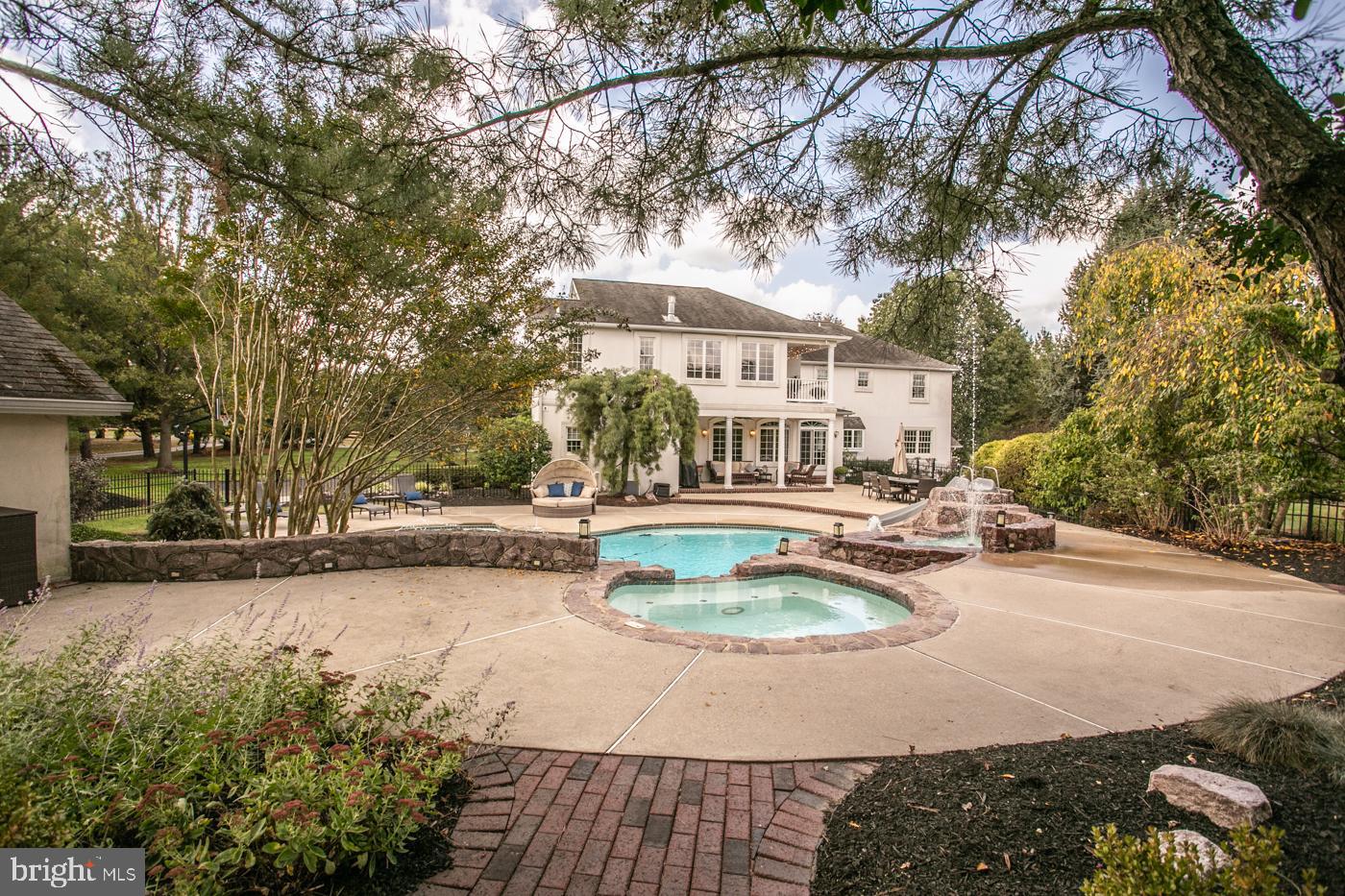 LONGWOOD MEADOWS - Residential