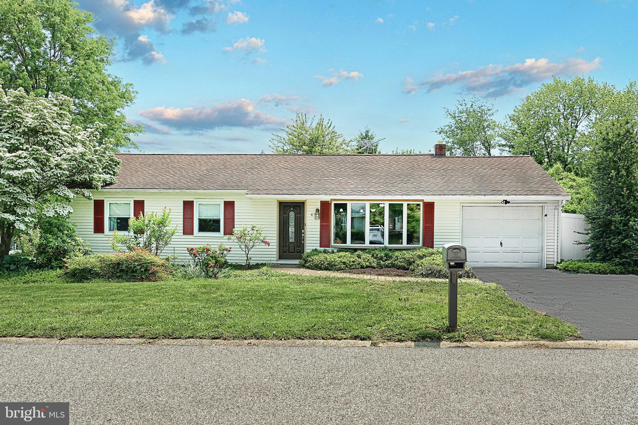 4 FIELDSTONE CIRCLE