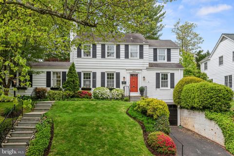 Photo of 5910 WOODACRES DR, BETHESDA, MD 20816 (MLS # MDMC2090396)