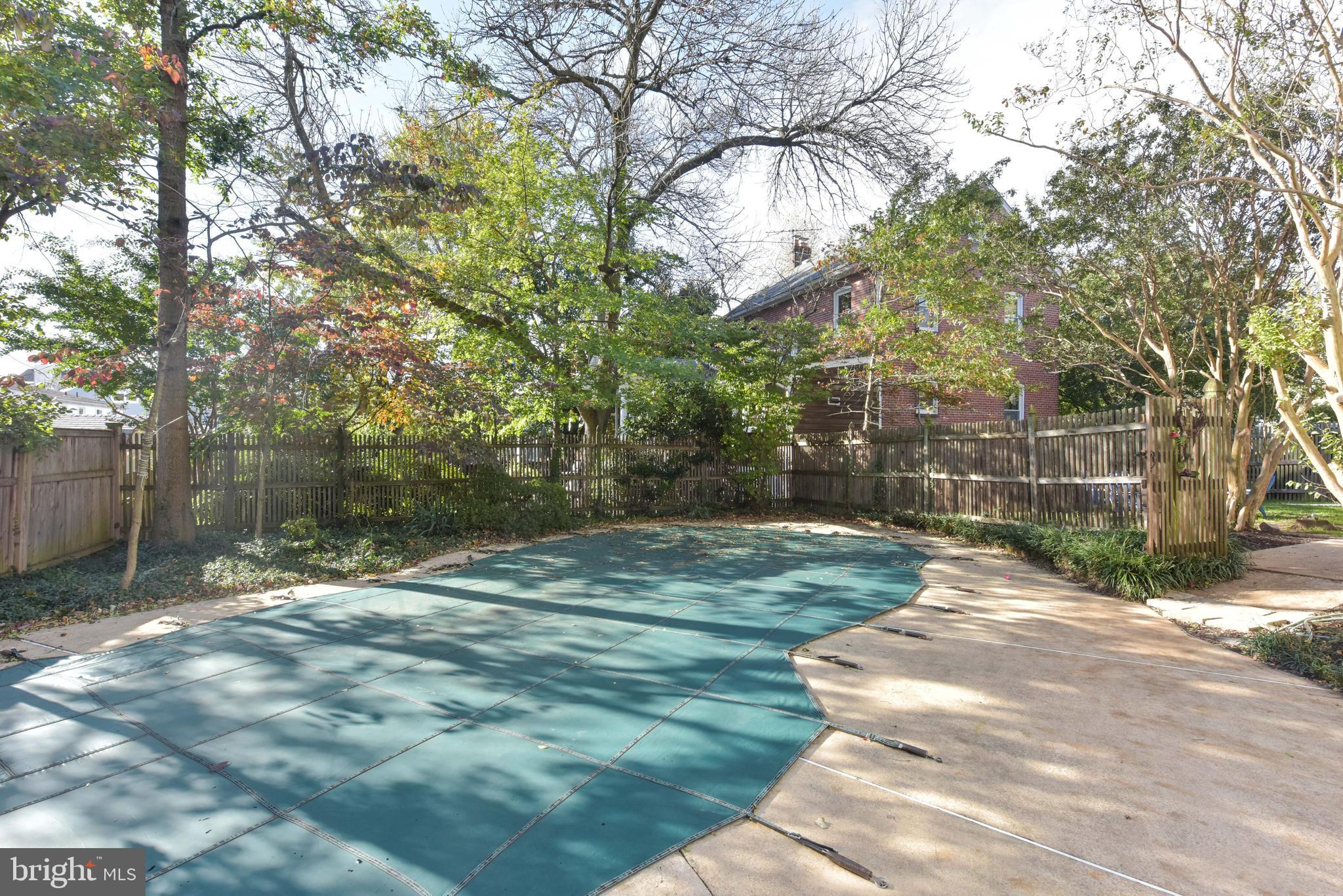 ROSEMONT PARK - Residential