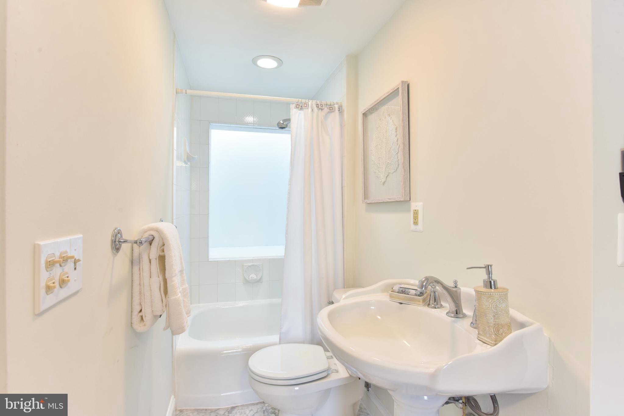 ROSEMONT PARK - Residential