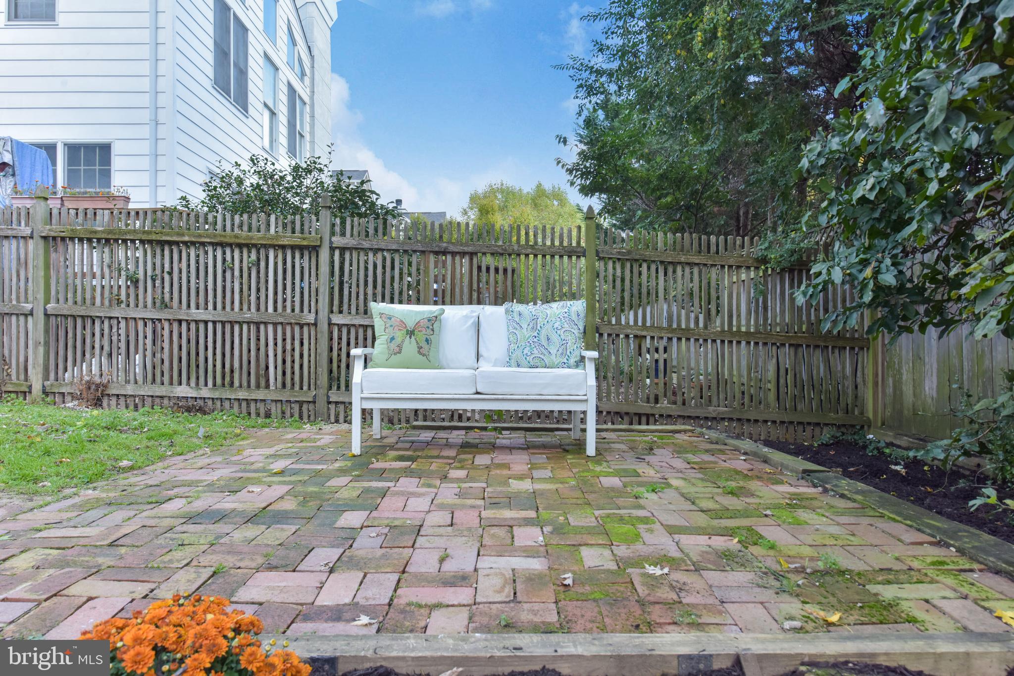 ROSEMONT PARK - Residential