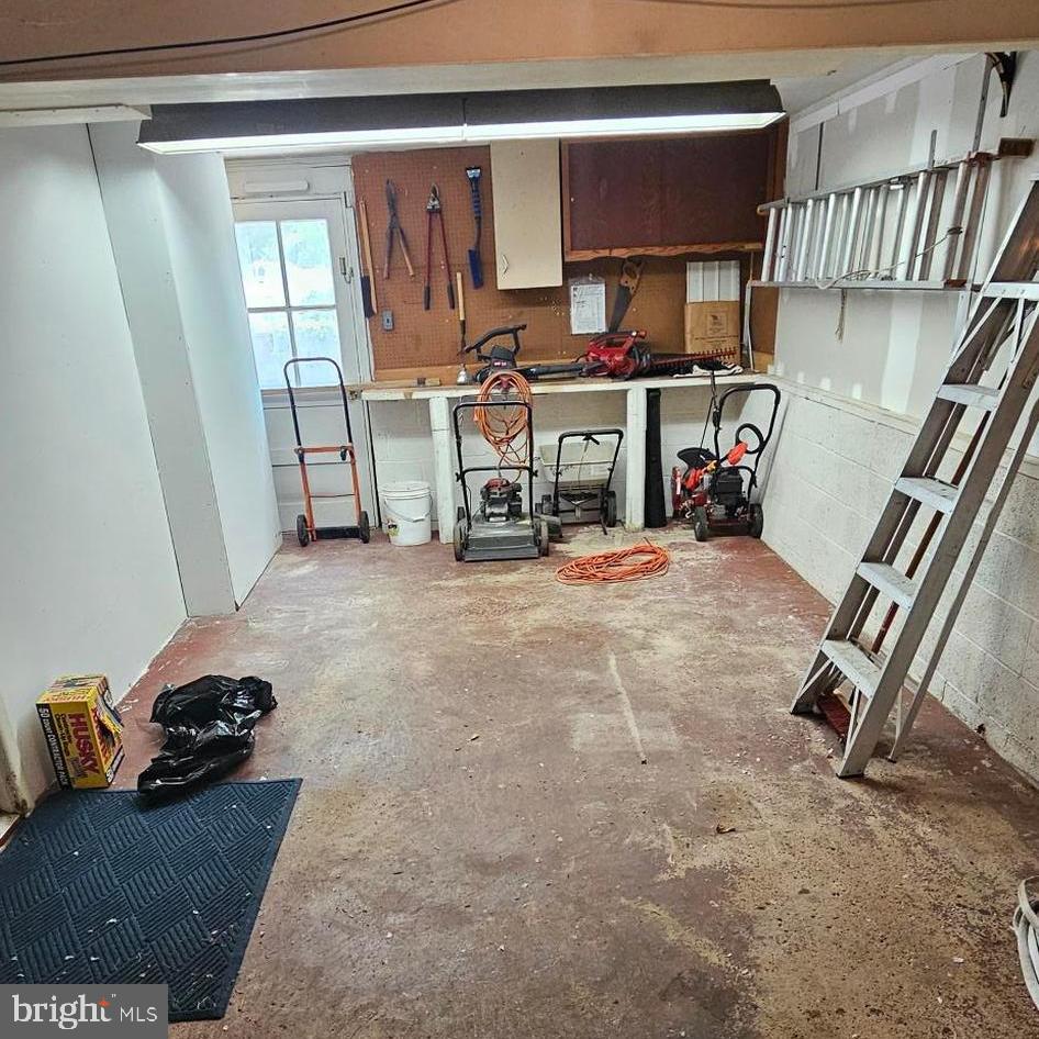 VILLAGE GREEN - Residential Lease