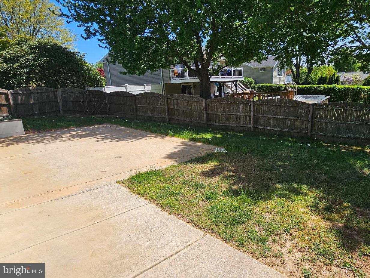 VILLAGE GREEN - Residential Lease