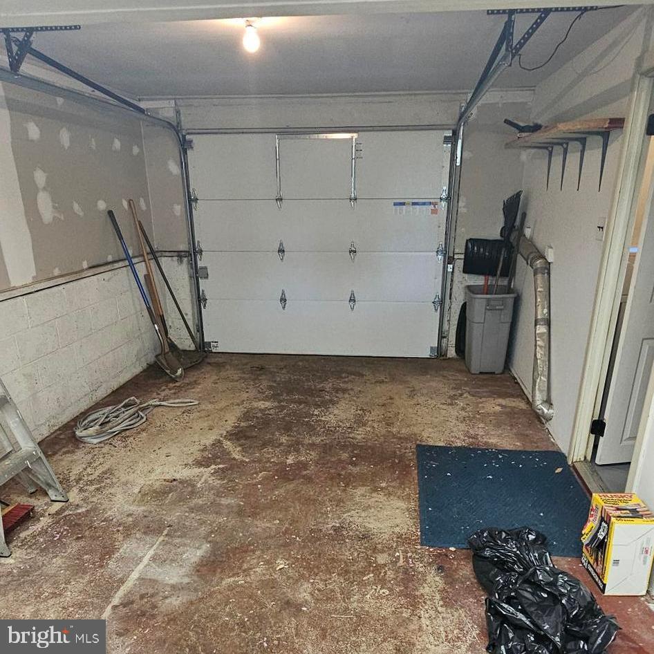 VILLAGE GREEN - Residential Lease