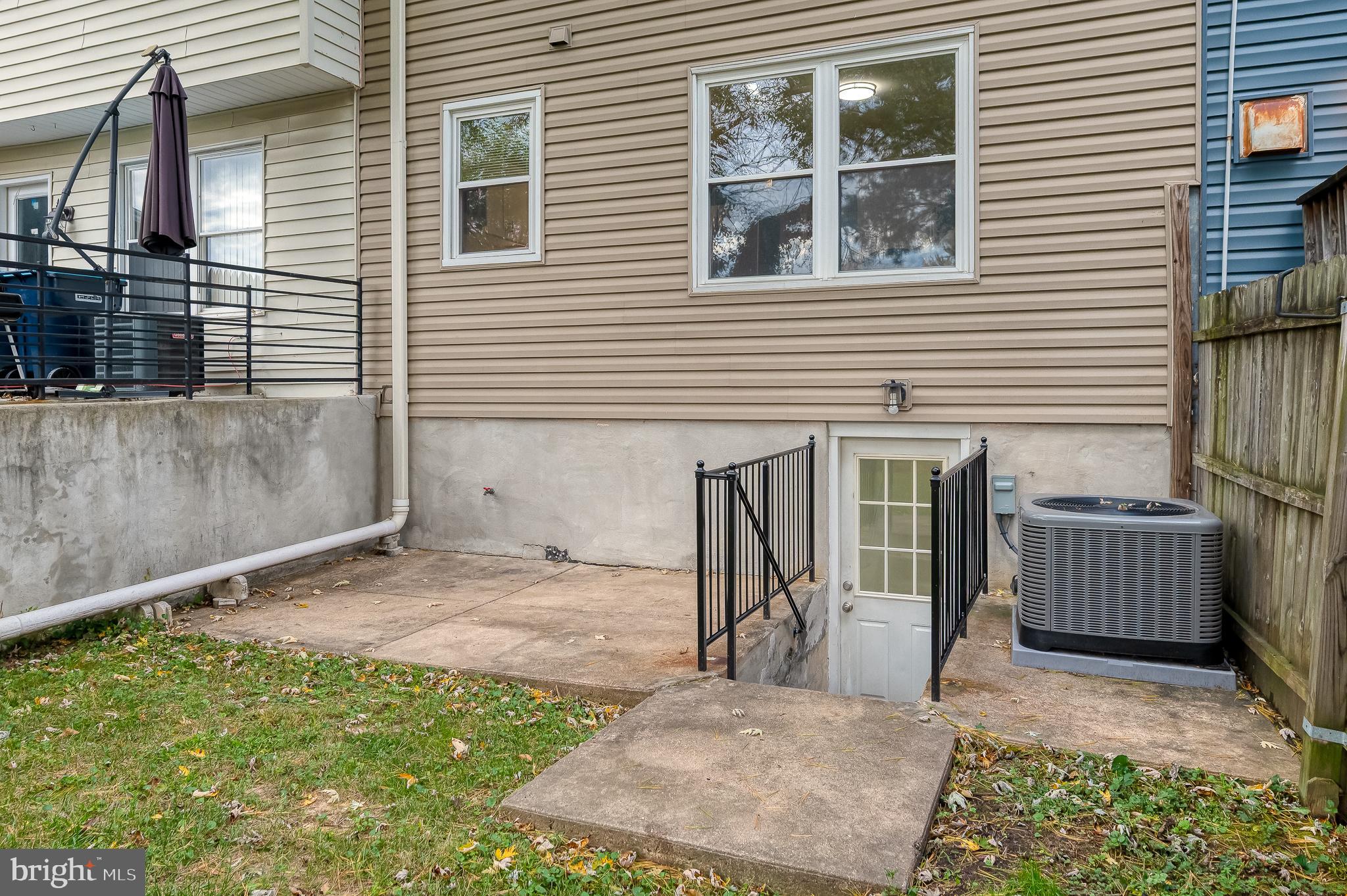 HARFORD SQUARE - Residential