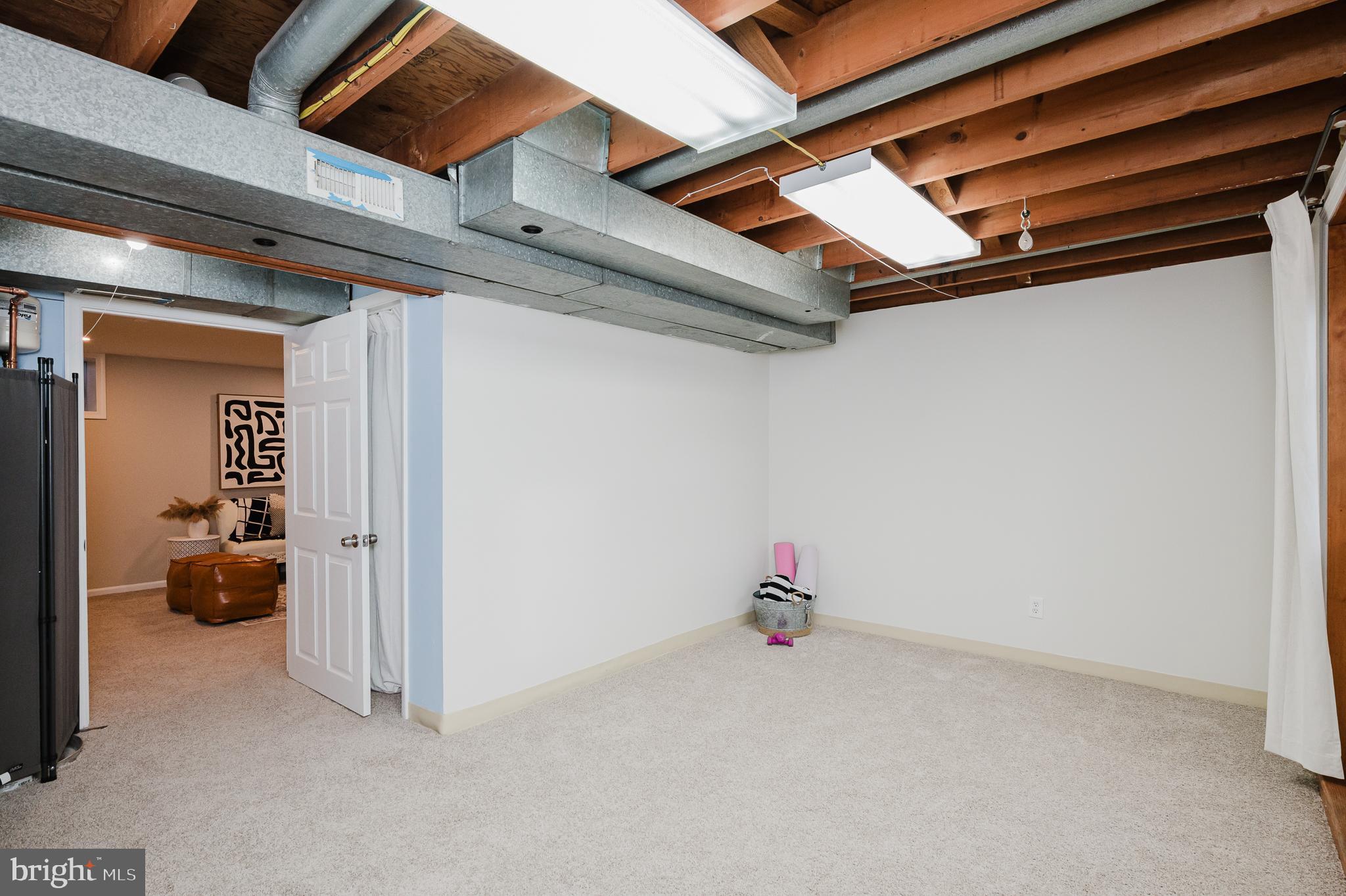 HARFORD SQUARE - Residential