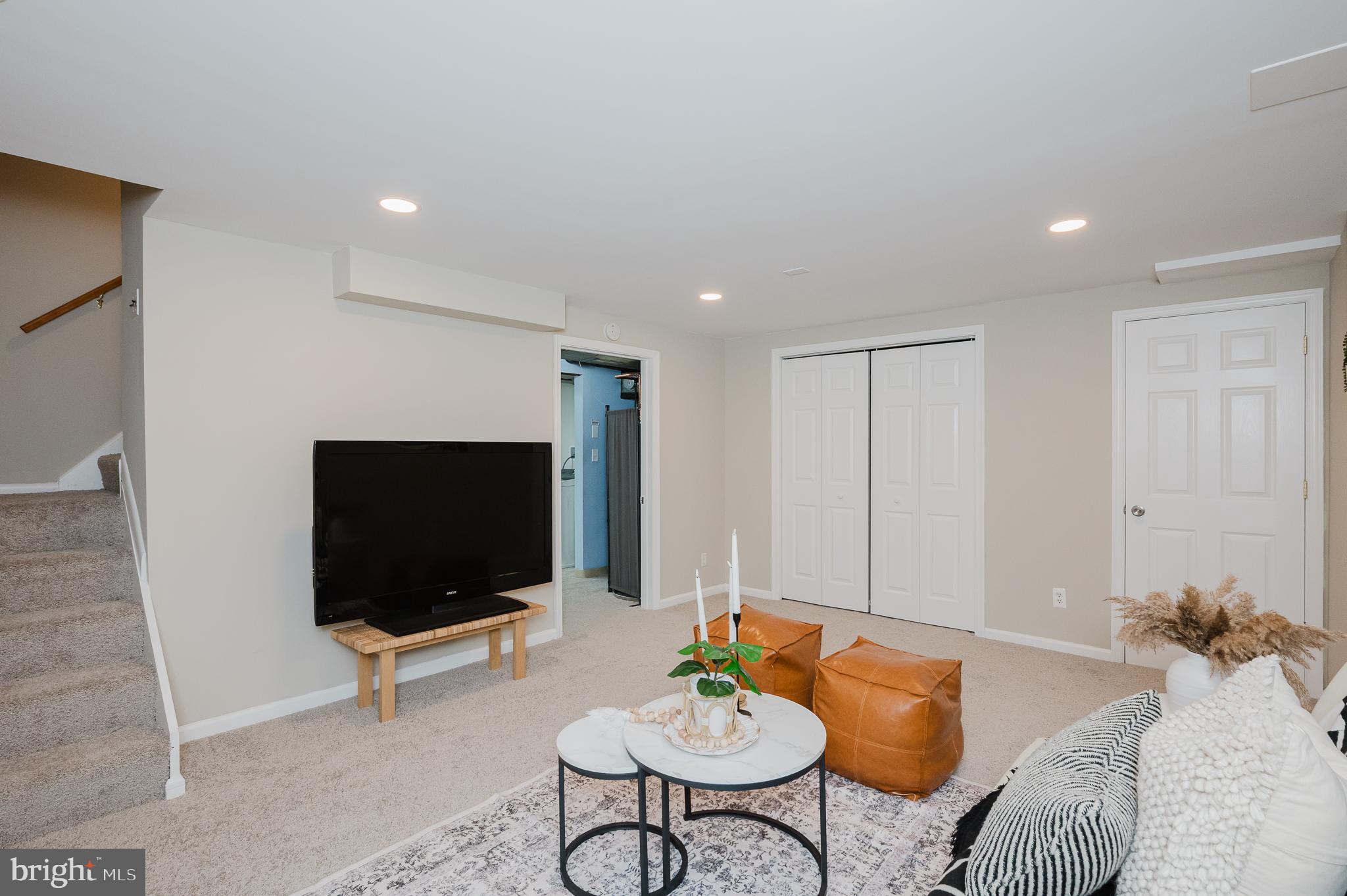 HARFORD SQUARE - Residential