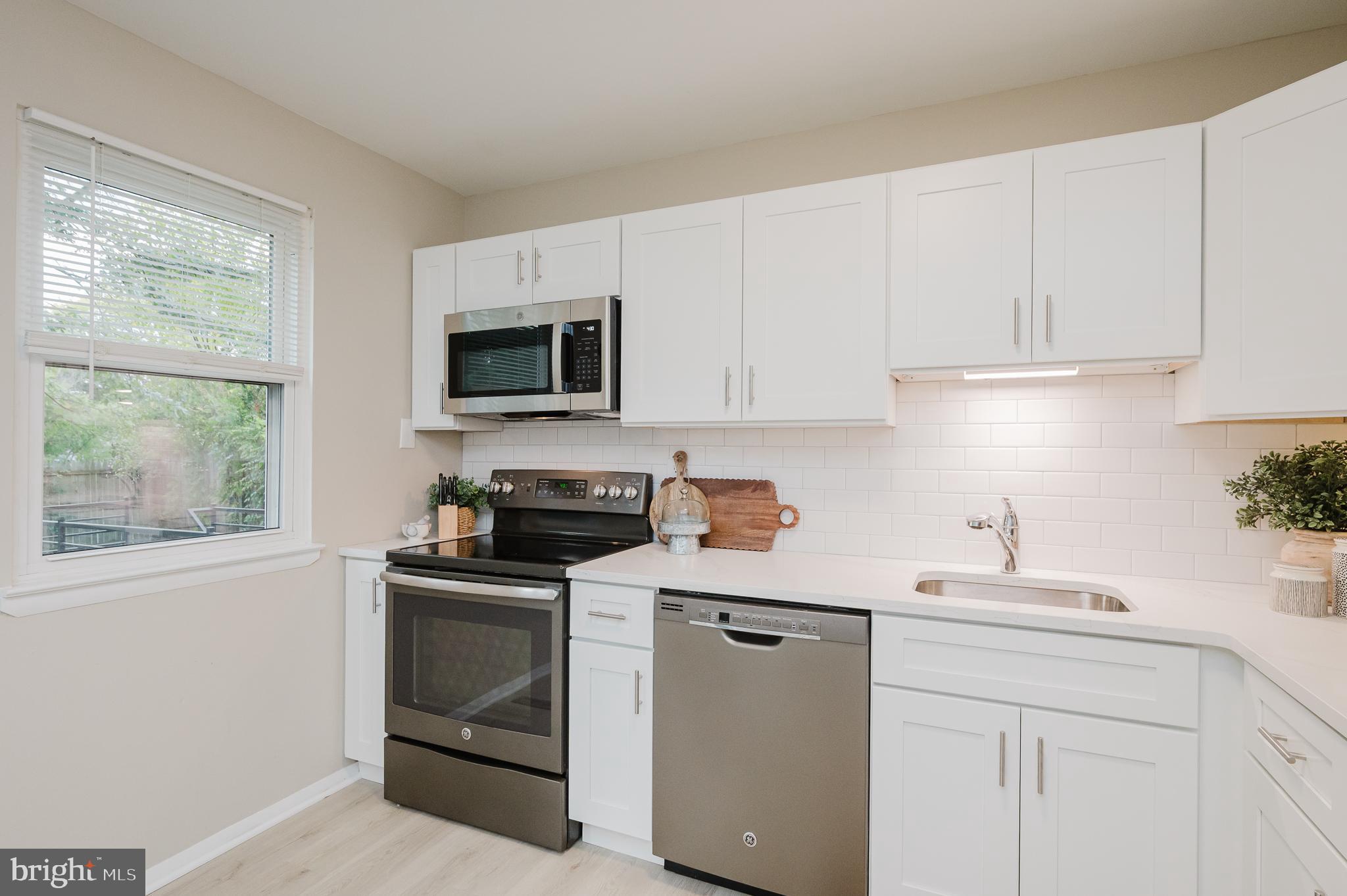 HARFORD SQUARE - Residential