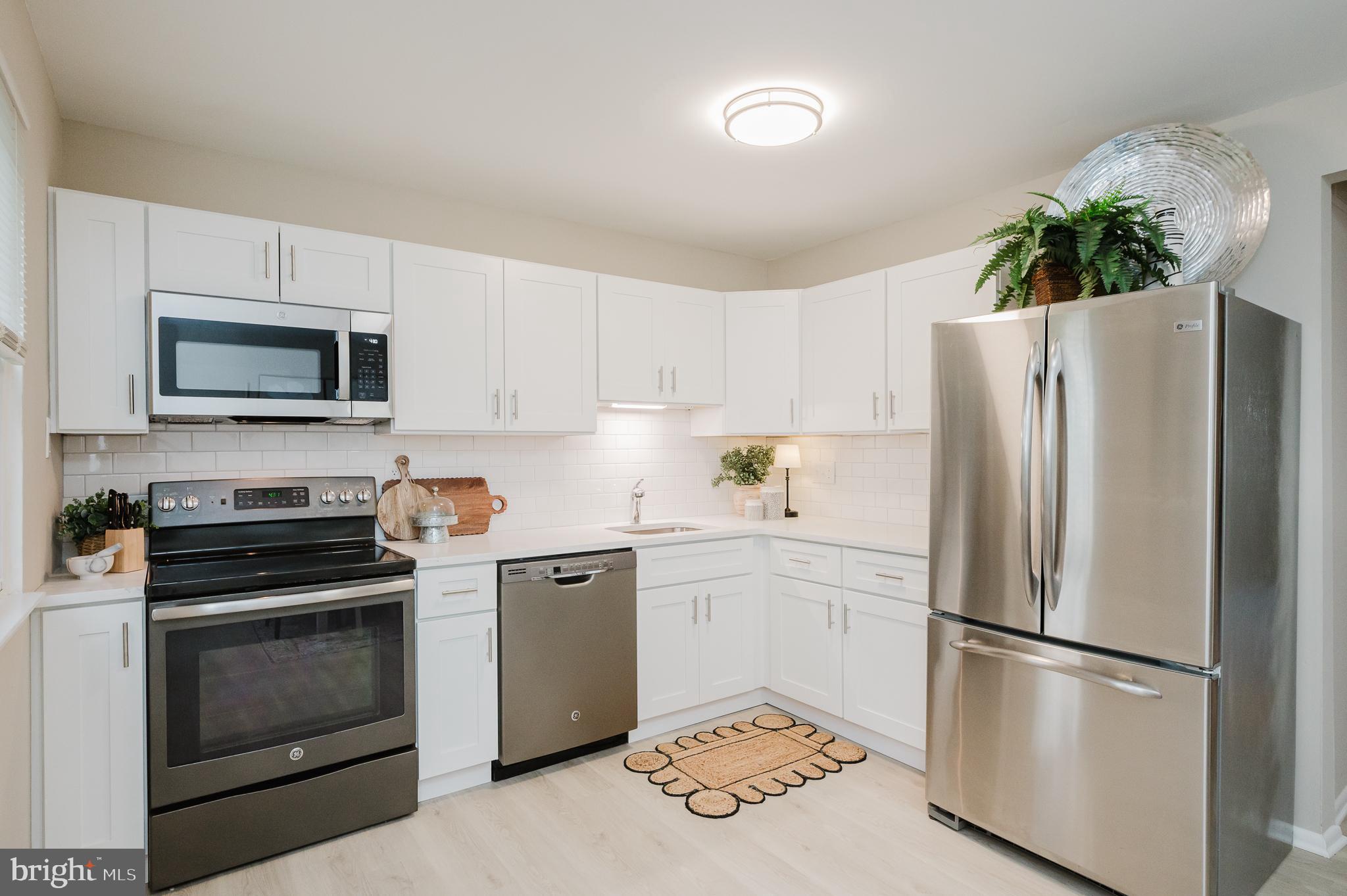 HARFORD SQUARE - Residential